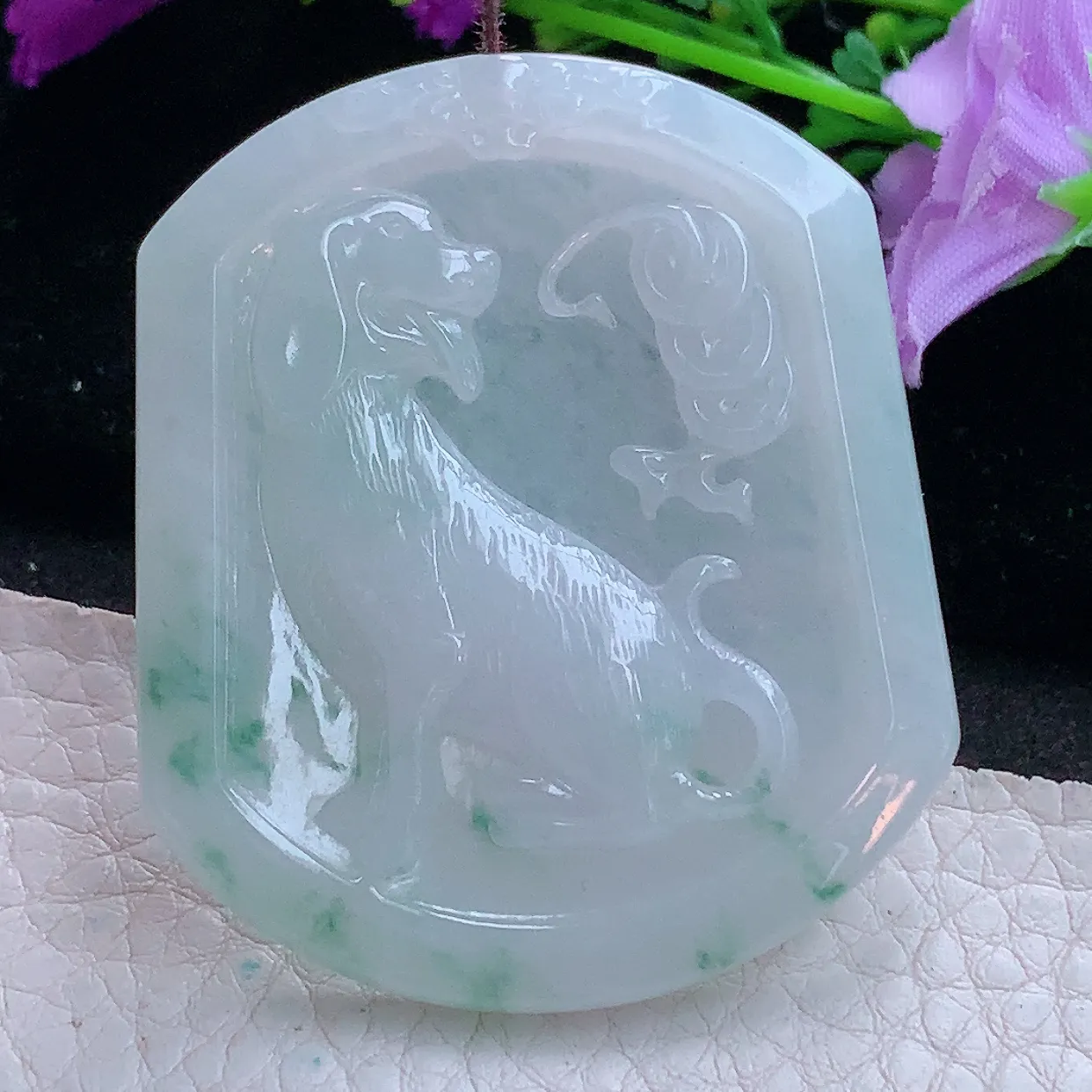 kh实拍50*42.6*5缅甸翡翠精雕飘花冰透生肖狗玉坠 旺财守护神项坠