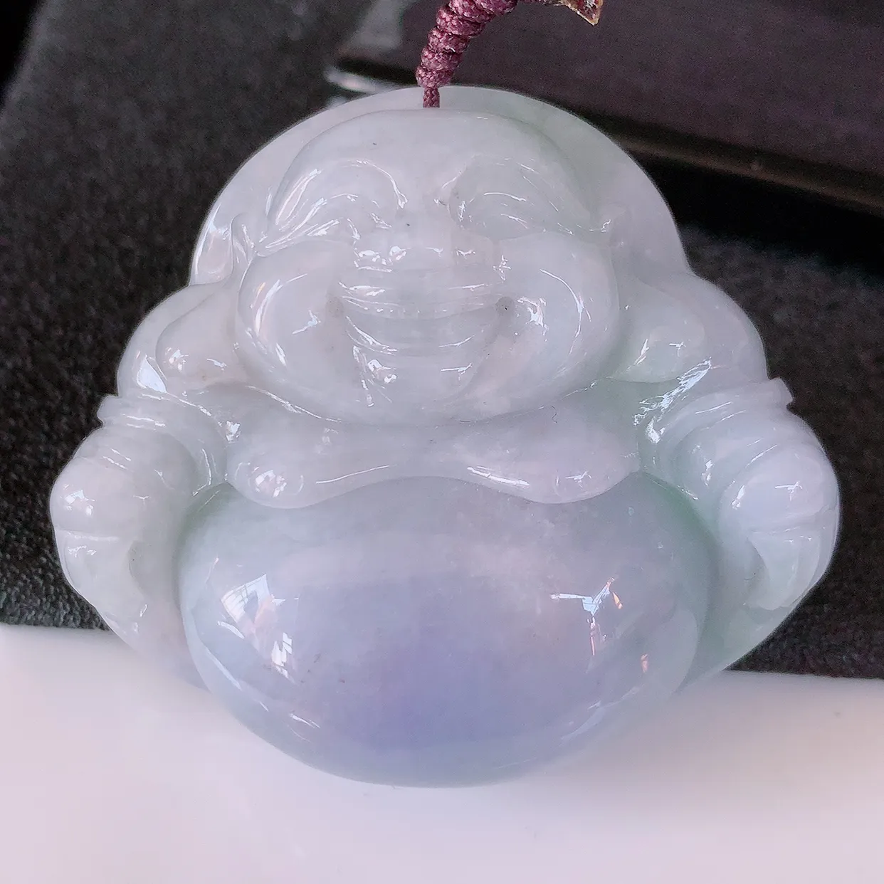自然光实拍，大件厚装冰润紫罗兰翡翠佛公吊坠，开心笑佛，种老水足，颜色漂亮，立体饱满圆润，佩戴效果赞#41.7