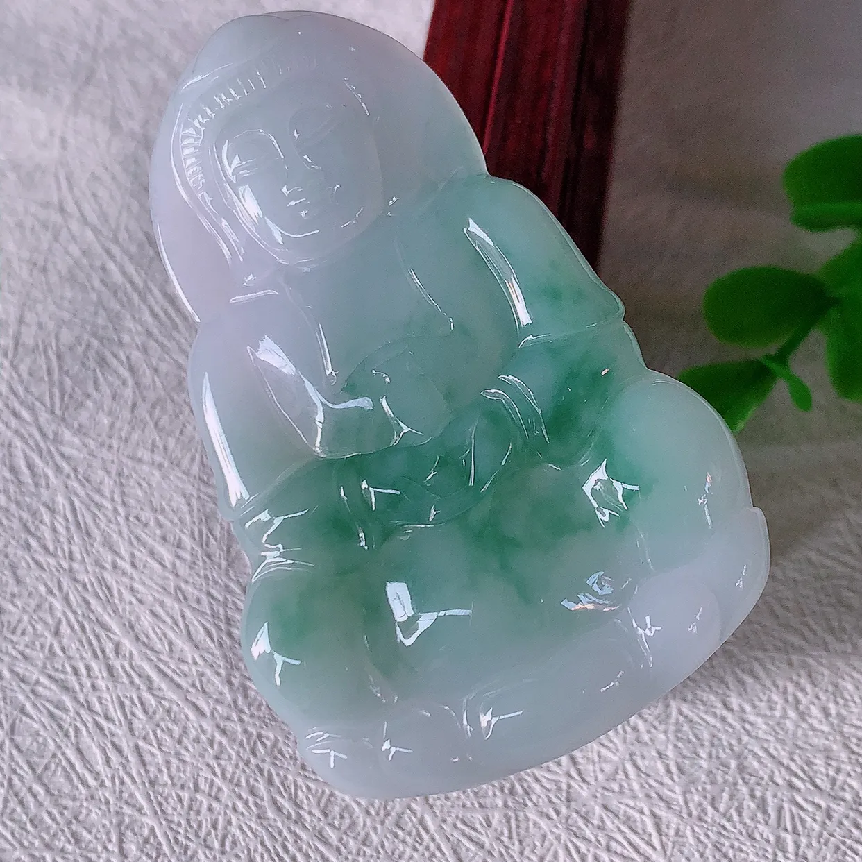 自然光实拍，大件冰飘花翡翠观音菩萨吊坠，赐福观音，玉润通透，慈祥端庄！#46.10