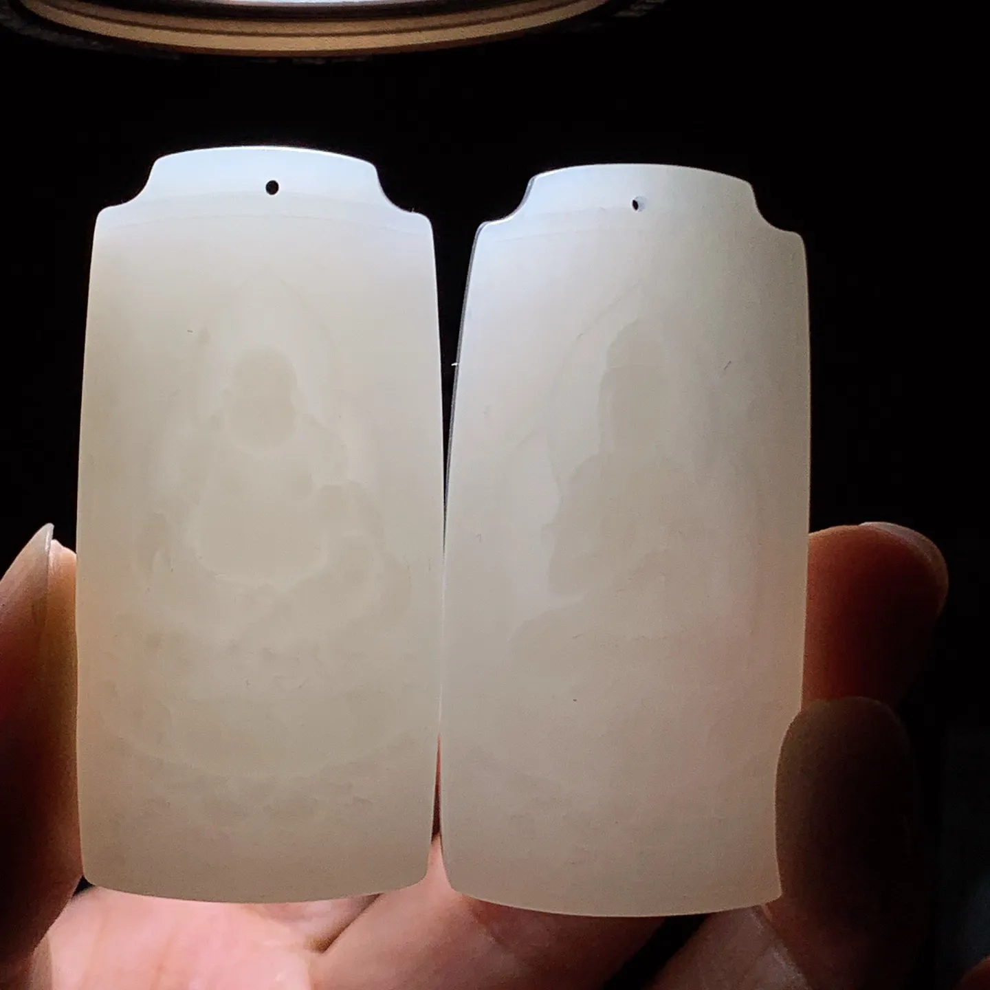 一对和田玉白玉羊脂白观音佛对牌挂件。尺寸52/25/9总重61克 玉质细腻油润 底色纯净 脂粉好，品质好。lt251019