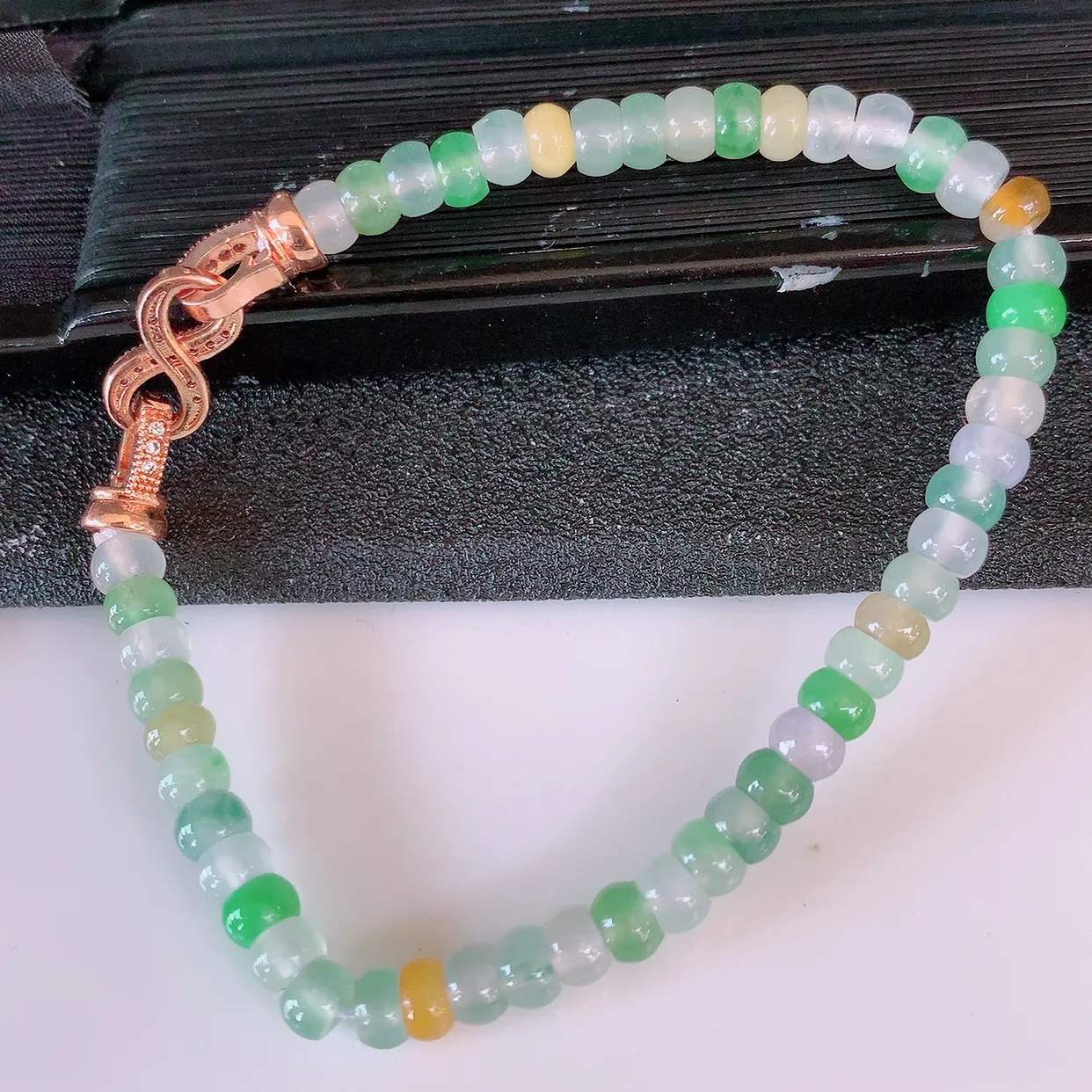 自然光实拍，冰种多宝翡翠手链，多彩翡翠手串，颜色丰富，料子细腻，高档大气，自戴送礼佳品！#60.7取一尺寸4.5