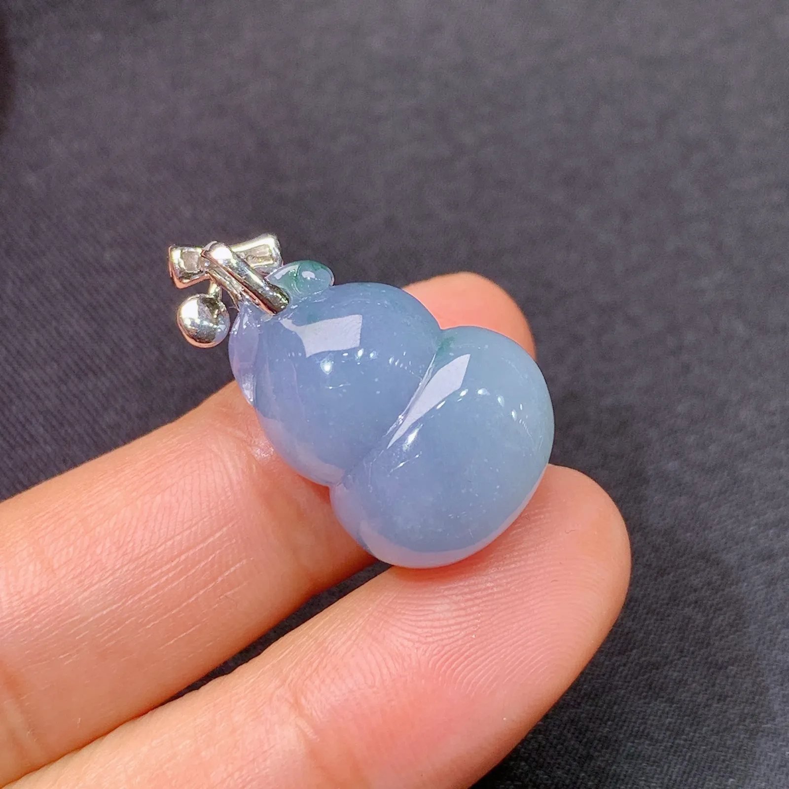 冰紫罗兰葫芦吊坠，18k金镶嵌，温润细腻，色泽浓郁，Xu 尺寸26.1*15.1*10.6