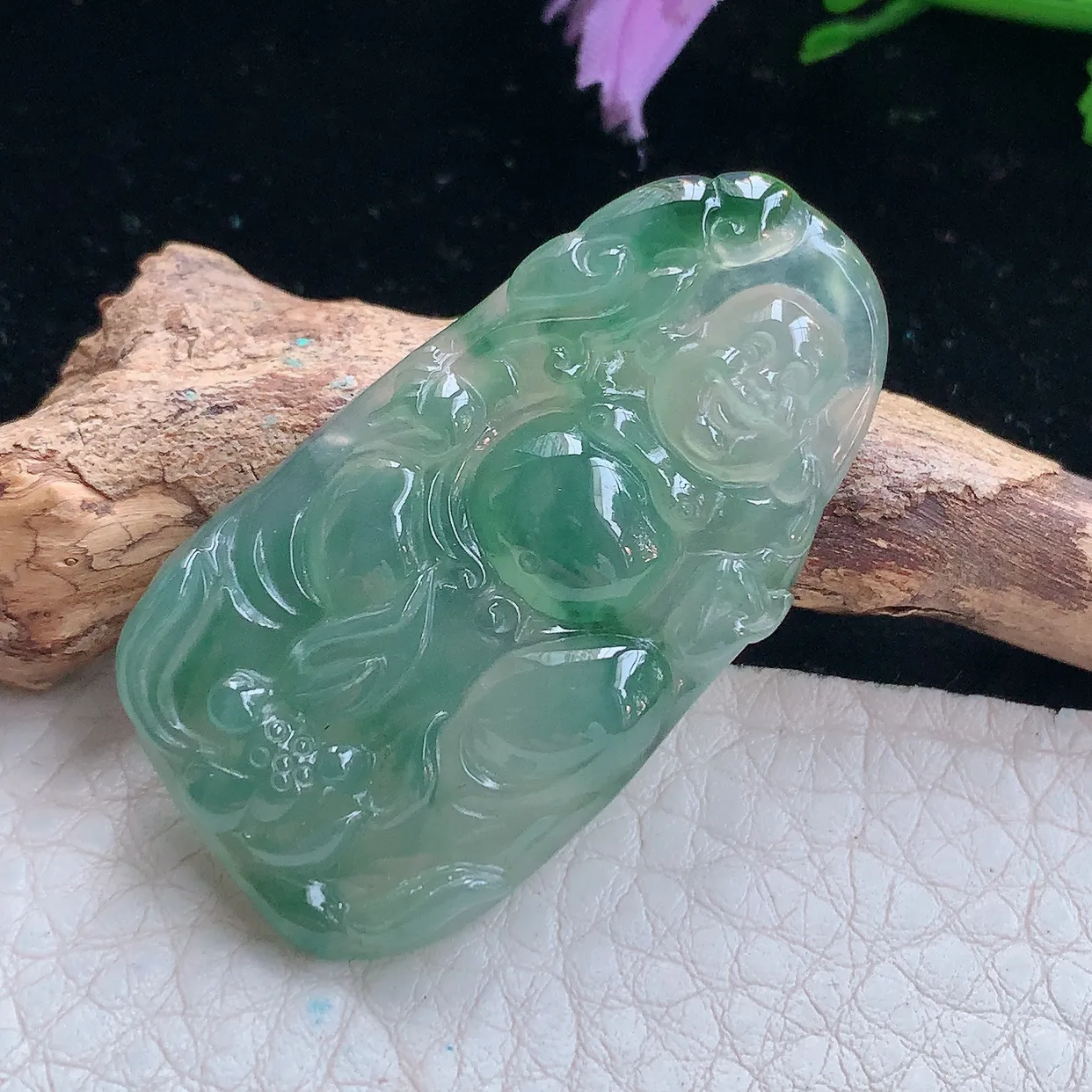 Ktj实拍43*23*4.8天然缅甸翡翠冰种站佛吊坠布袋佛玉坠