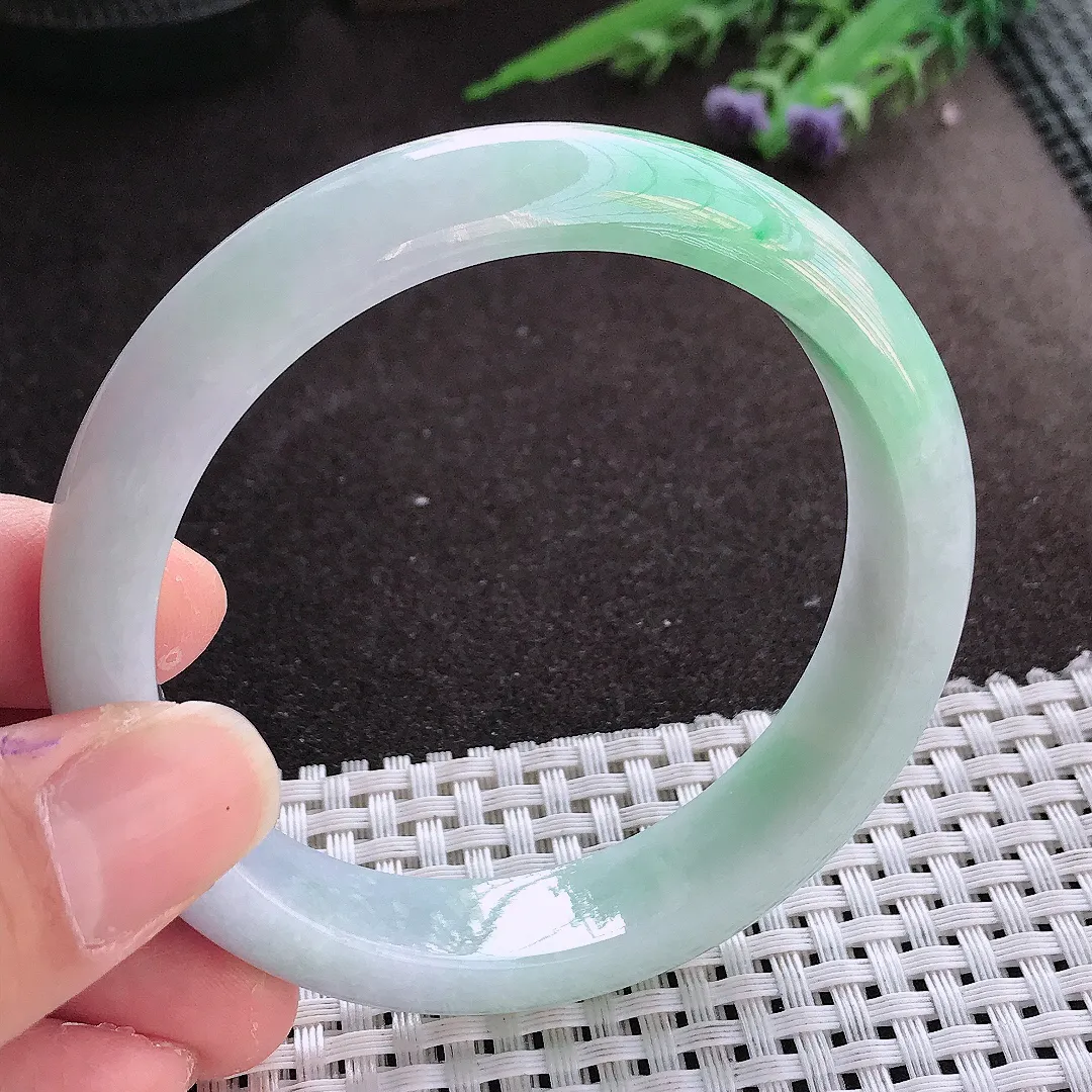 实拍翡翠A货58.5/13.3/8老坑秀气温润飘绿手镯翡翠玉镯女款百搭