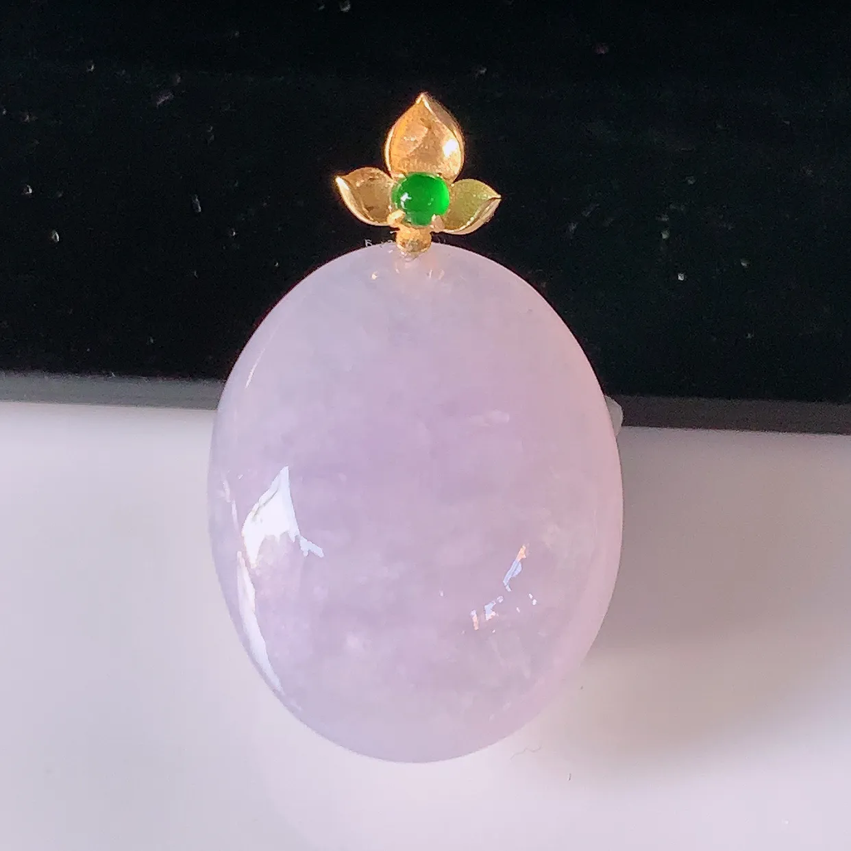 自然光实拍，18K金镶嵌冰紫罗兰翡翠蛋面吊坠，紫罗兰时‮大尚‬方，款式经典，紫罗兰，佩戴优雅高贵上档