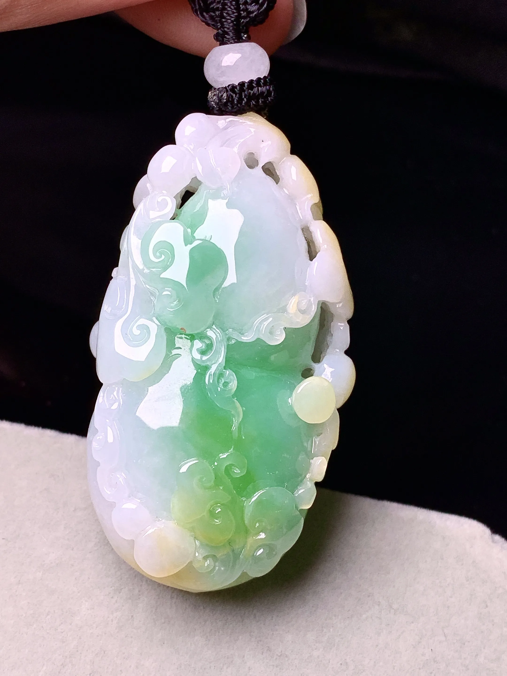 飘黄绿翡葫芦吊坠 玉质细腻 色泽艳丽清新 整体尺寸 47.5*26*14.8