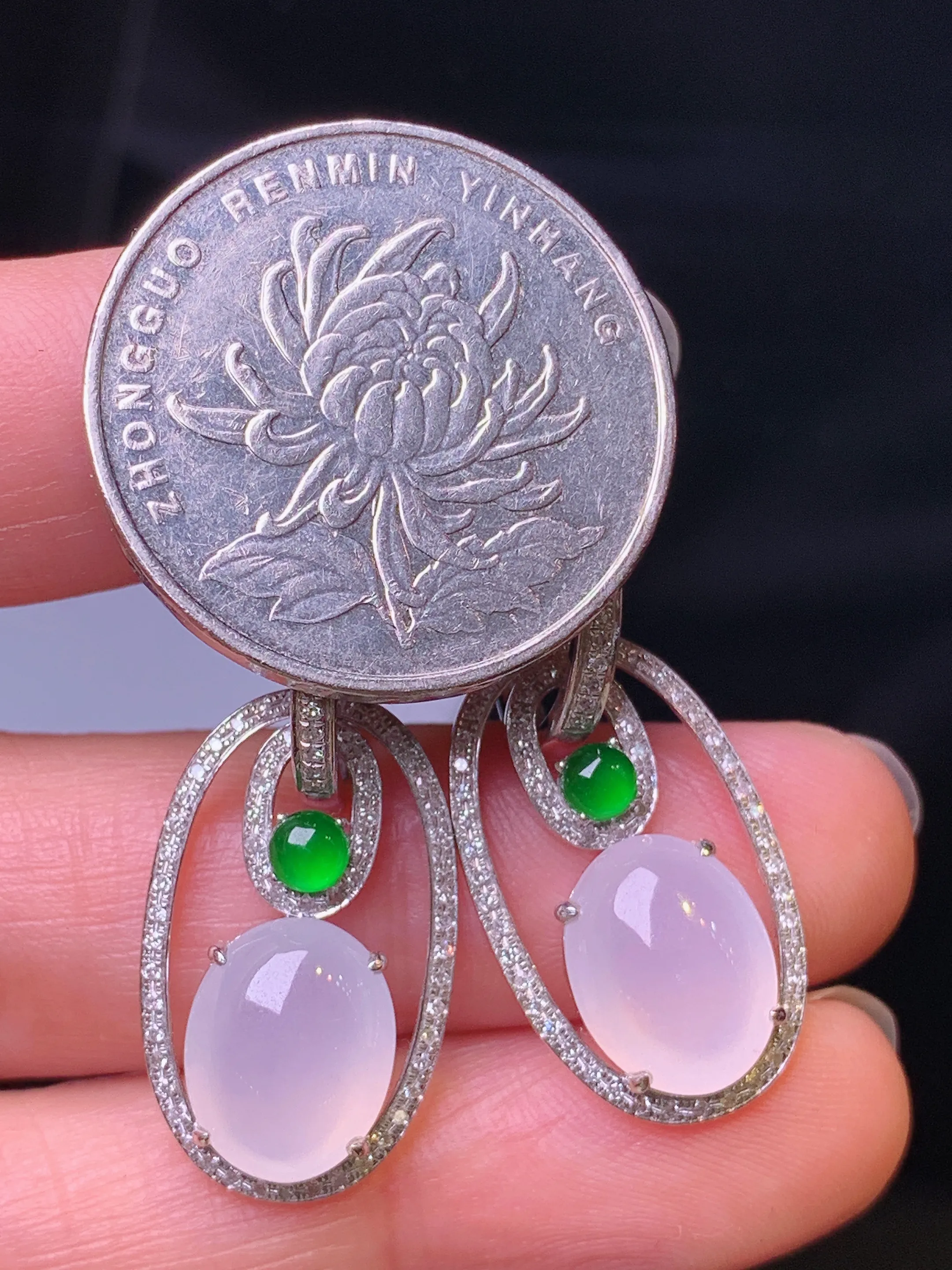 18k金钻镶嵌冰种蛋面耳坠吊坠两用款 玉质细腻 色泽艳丽清新 整体尺寸22.2*13.6*5.2