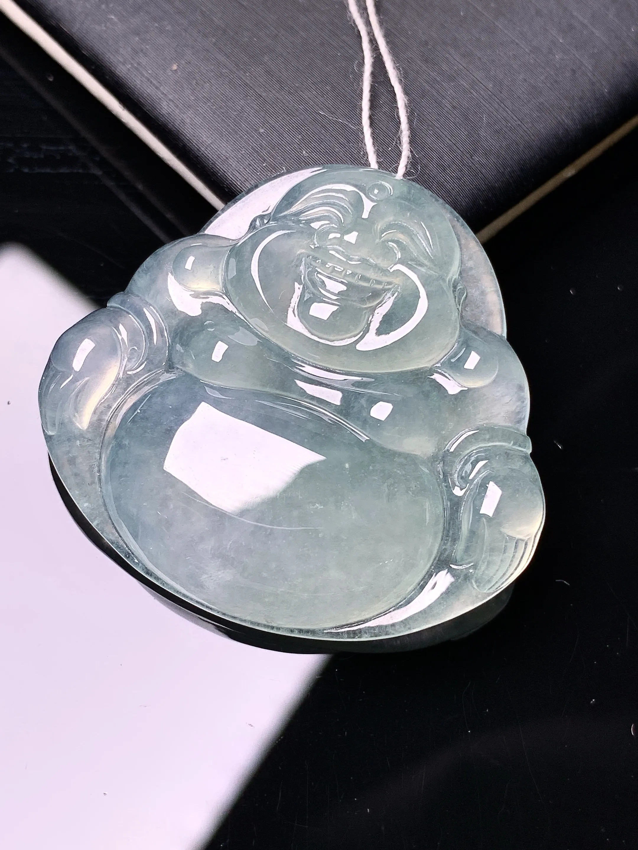 冰种佛公吊坠 玉质细腻 色泽艳丽清新 整体尺寸32.5*35*6.2