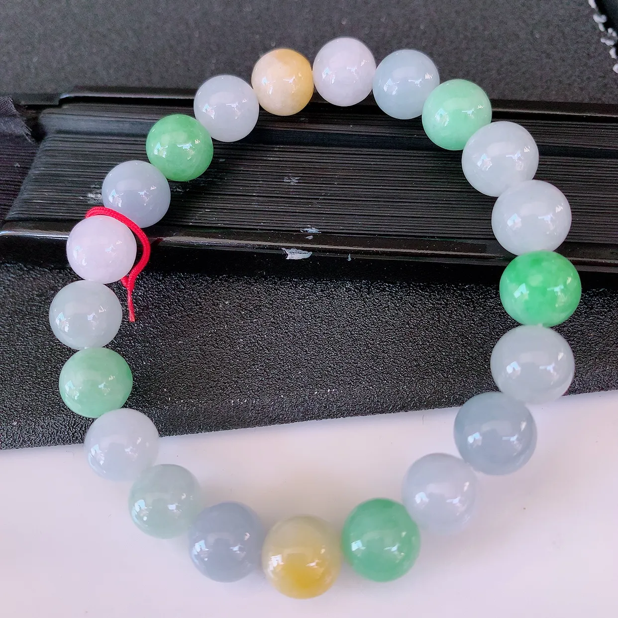 自然光实拍，冰润多宝翡翠手链，多彩翡翠手串，颜色丰富，料子细腻，高档大气，自戴送礼佳品！#46.7取一尺寸9.5