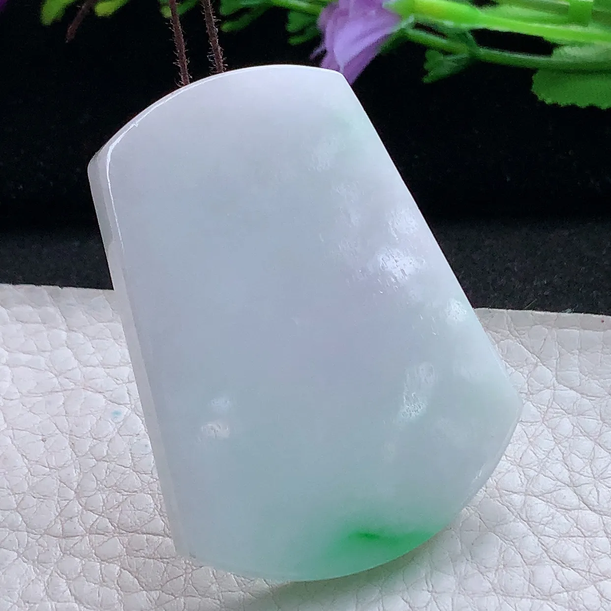 zen实拍55.6*41.8*6.2天然缅甸翡翠飘绿无事牌吊坠