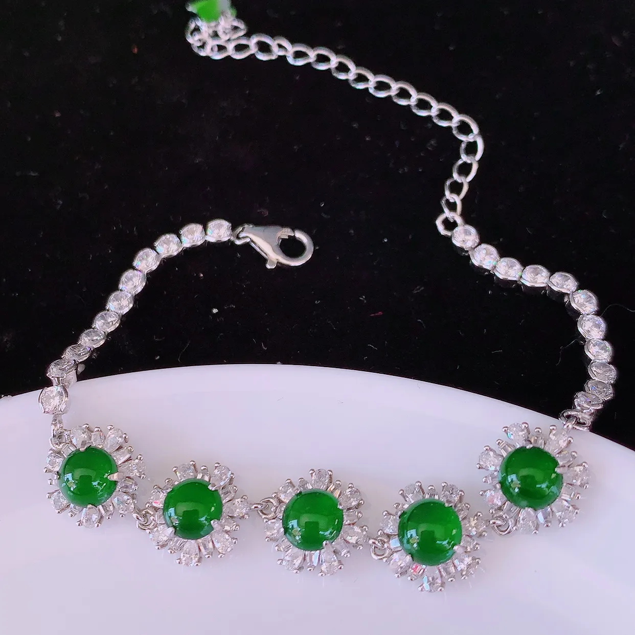 冰透满绿翡翠925银镶嵌手链，自然光实拍，翠色灵动，颜色漂亮，种老水足，品相佳，佩戴佳品！#97.7