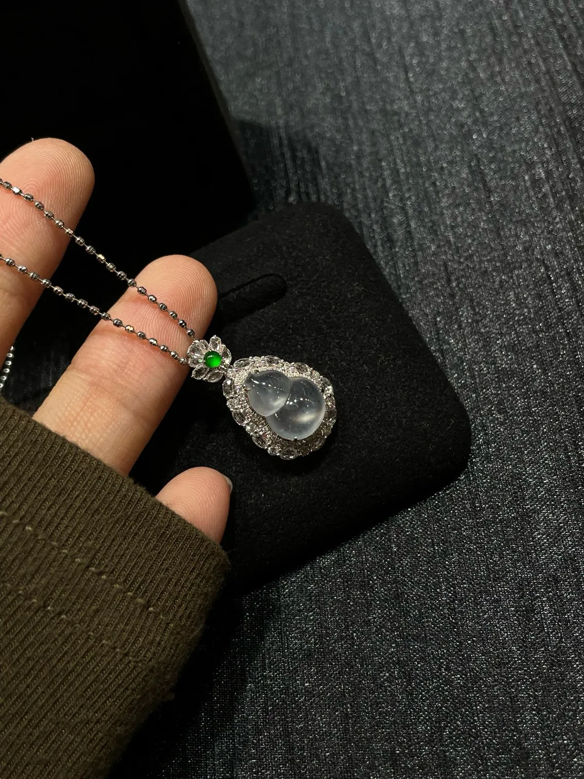 冰种 起光 小葫芦吊坠

18k金镶嵌