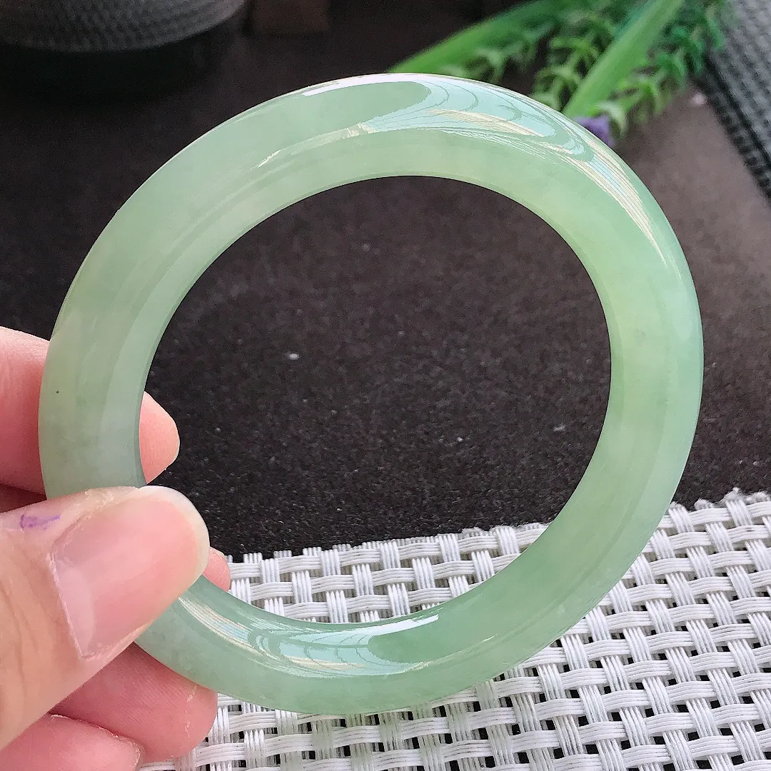 实拍翡翠A货56/10.2/10.4老坑冰胶果冻冰晴满甜绿圆条手镯翡翠玉镯女款百搭