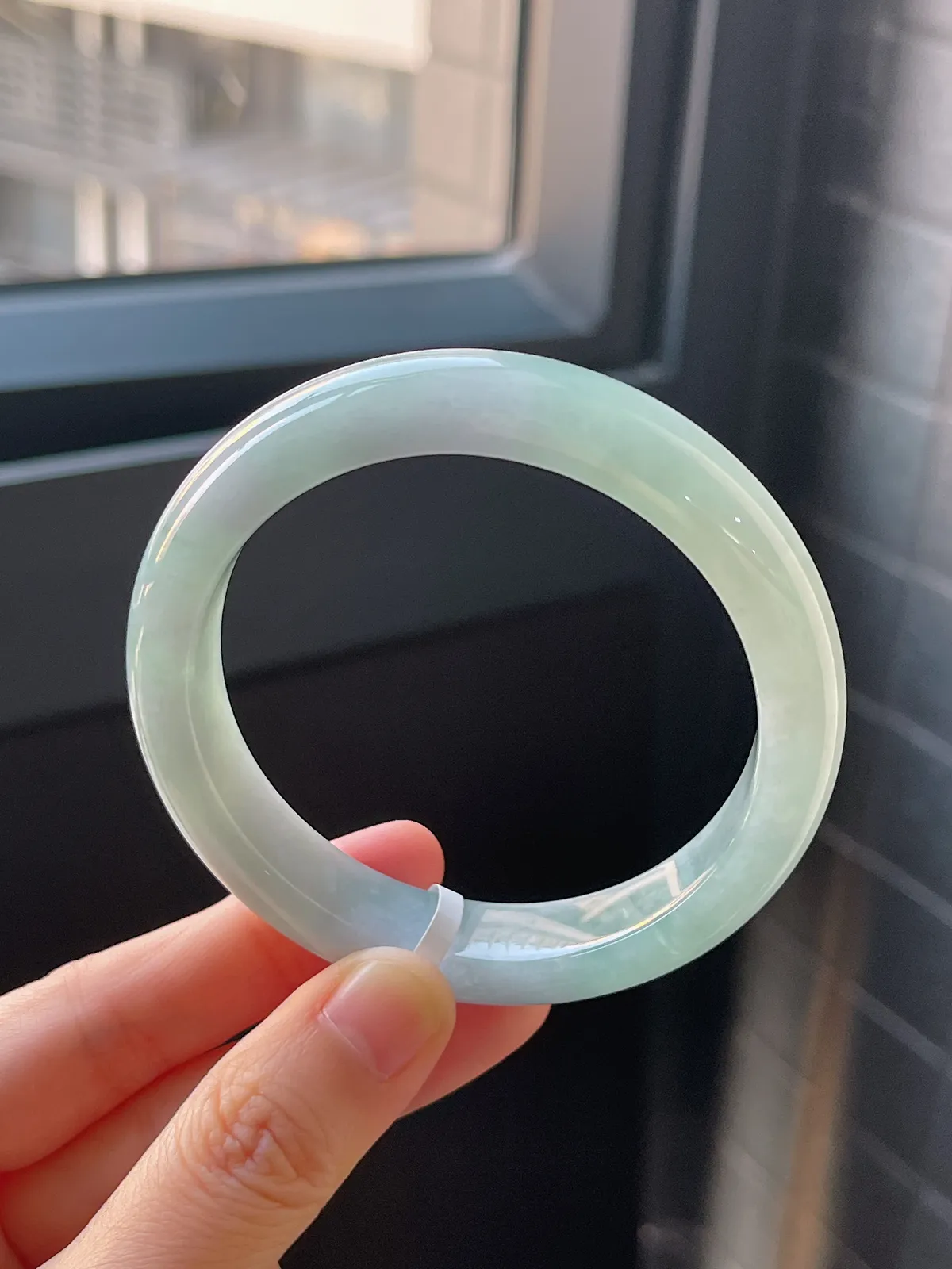 正圈55.5圈口，翡翠糯化种浅绿色手镯