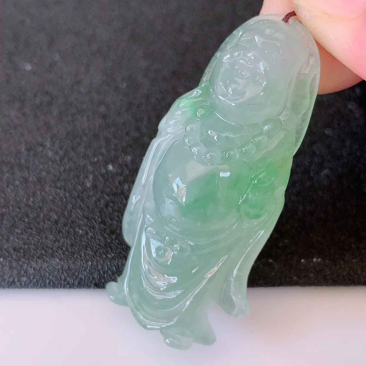 自然光实拍，冰胶飘绿翡翠逍遥布袋佛吊坠，代代有钱，水足丰盈，盈满欢喜，配戴送礼佳品！#87.7