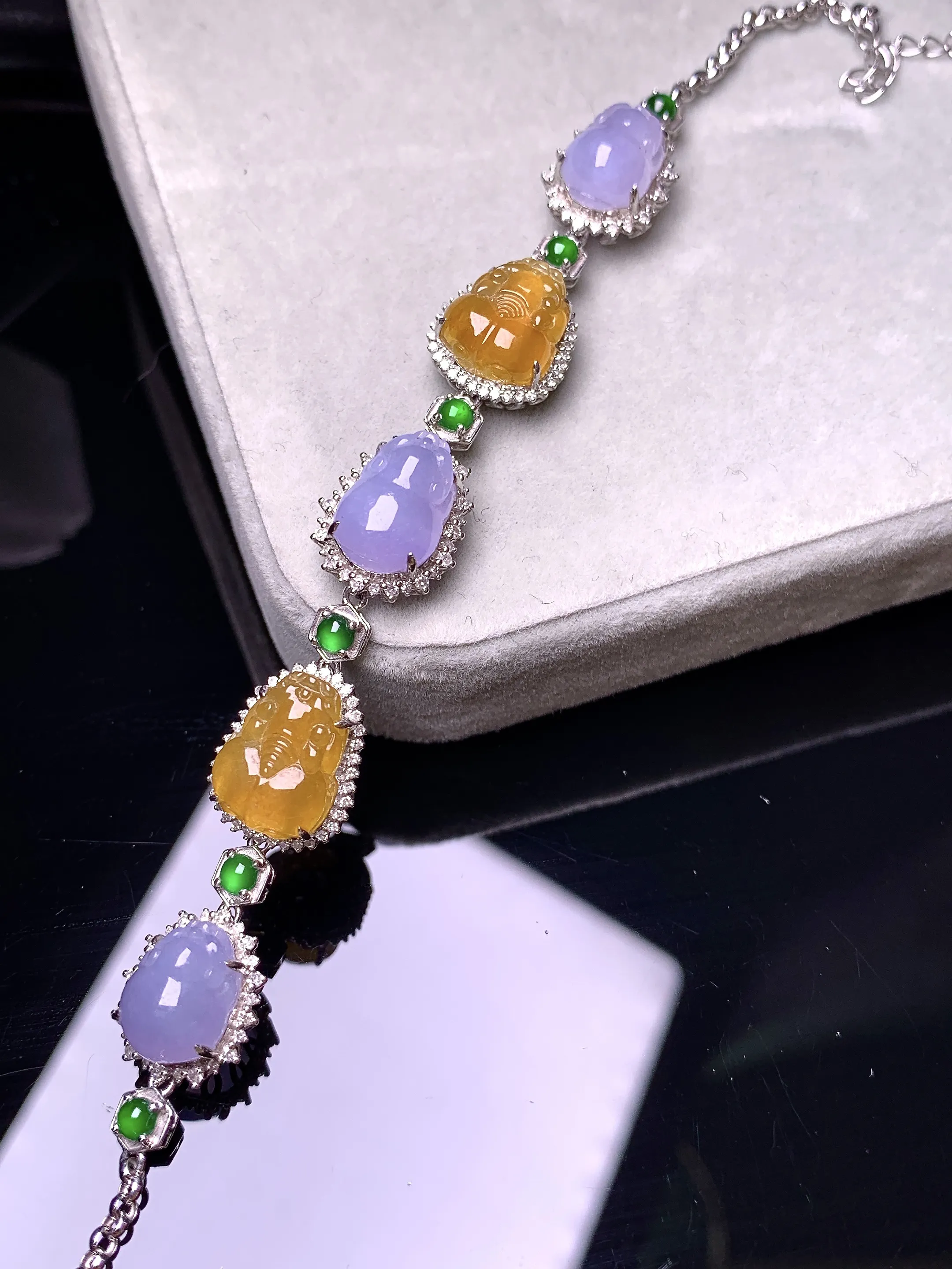 18k金钻镶嵌紫黄翡貔貅手链 玉质细腻 色泽艳丽清新 整体尺寸10*8.8*3