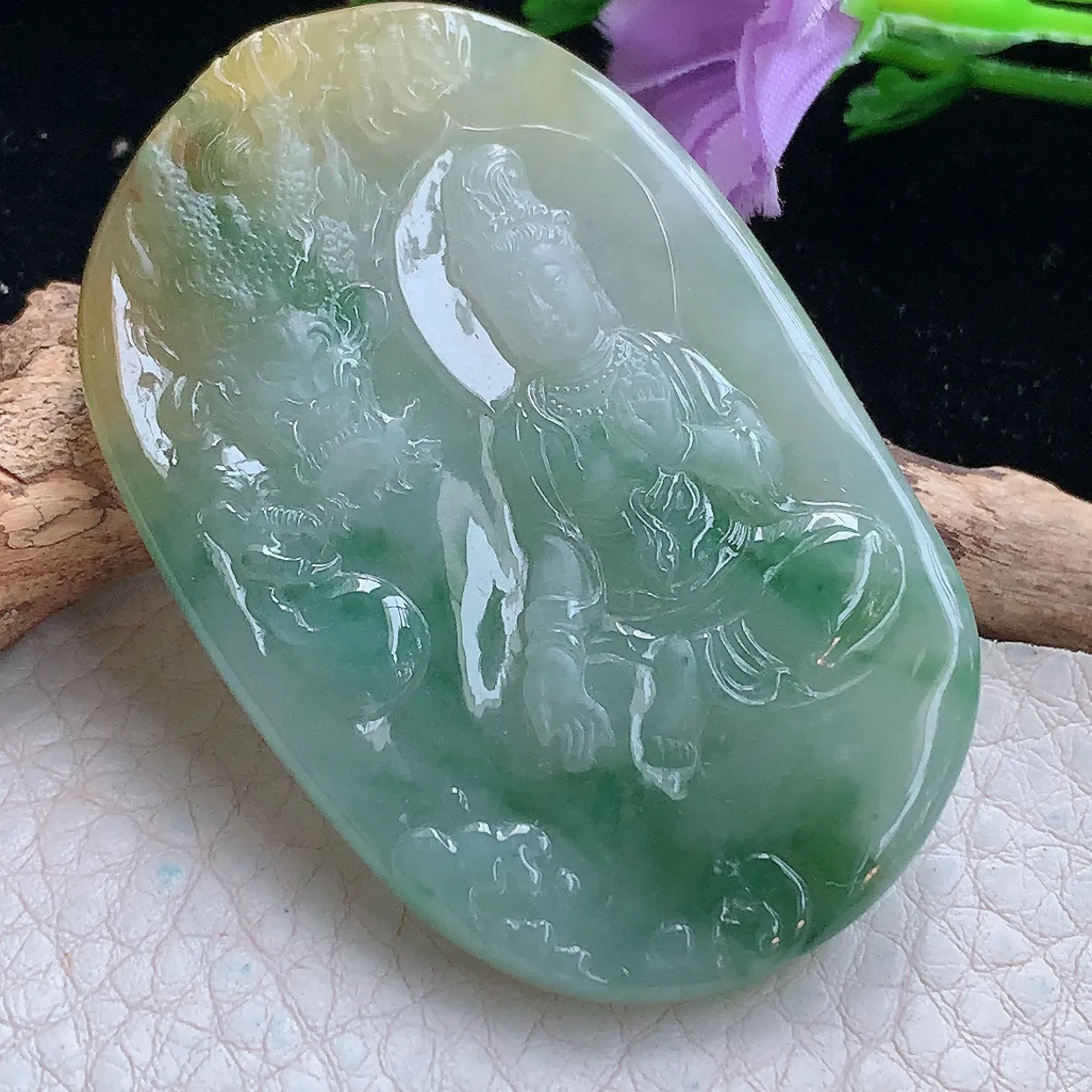 lz实拍55.5*36.2*5缅甸翡翠精雕三彩御龙观音吊坠 黄加绿自在菩萨玉坠