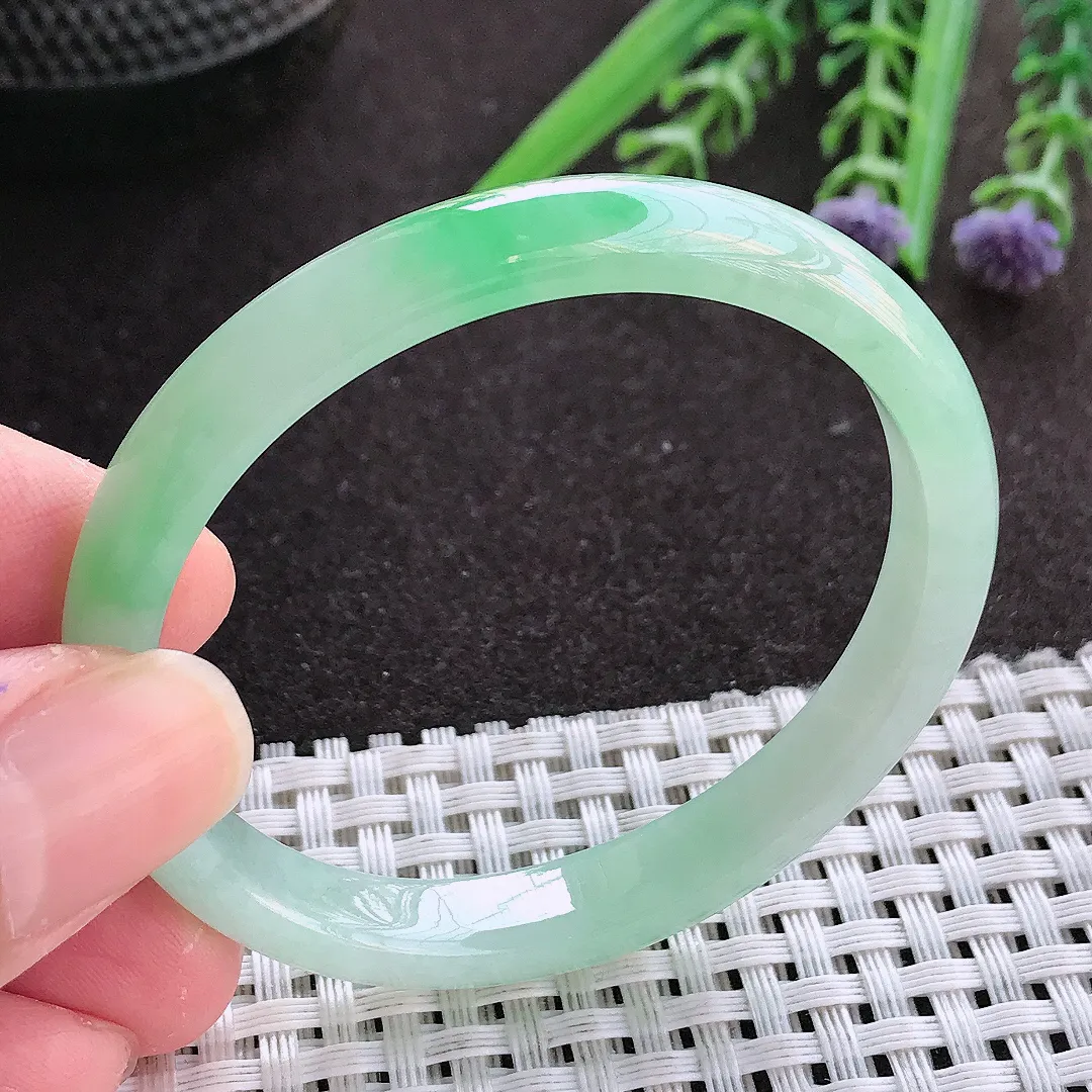 实拍翡翠A货49.5/45.8/8.2/5.8小圈口老坑冰胶飘阳绿贵妃手镯翡翠玉镯女款百搭