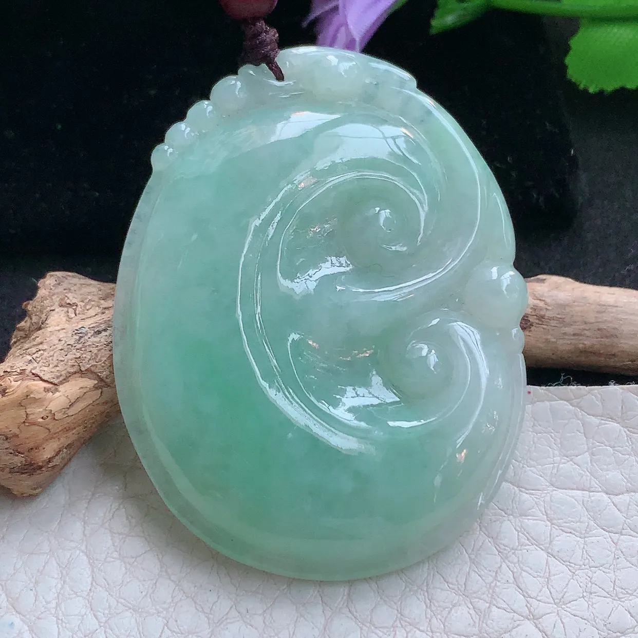 zen实拍55*42.8*6.5天然缅甸翡翠淡绿大如意吊坠 吉祥如意毛衣坠