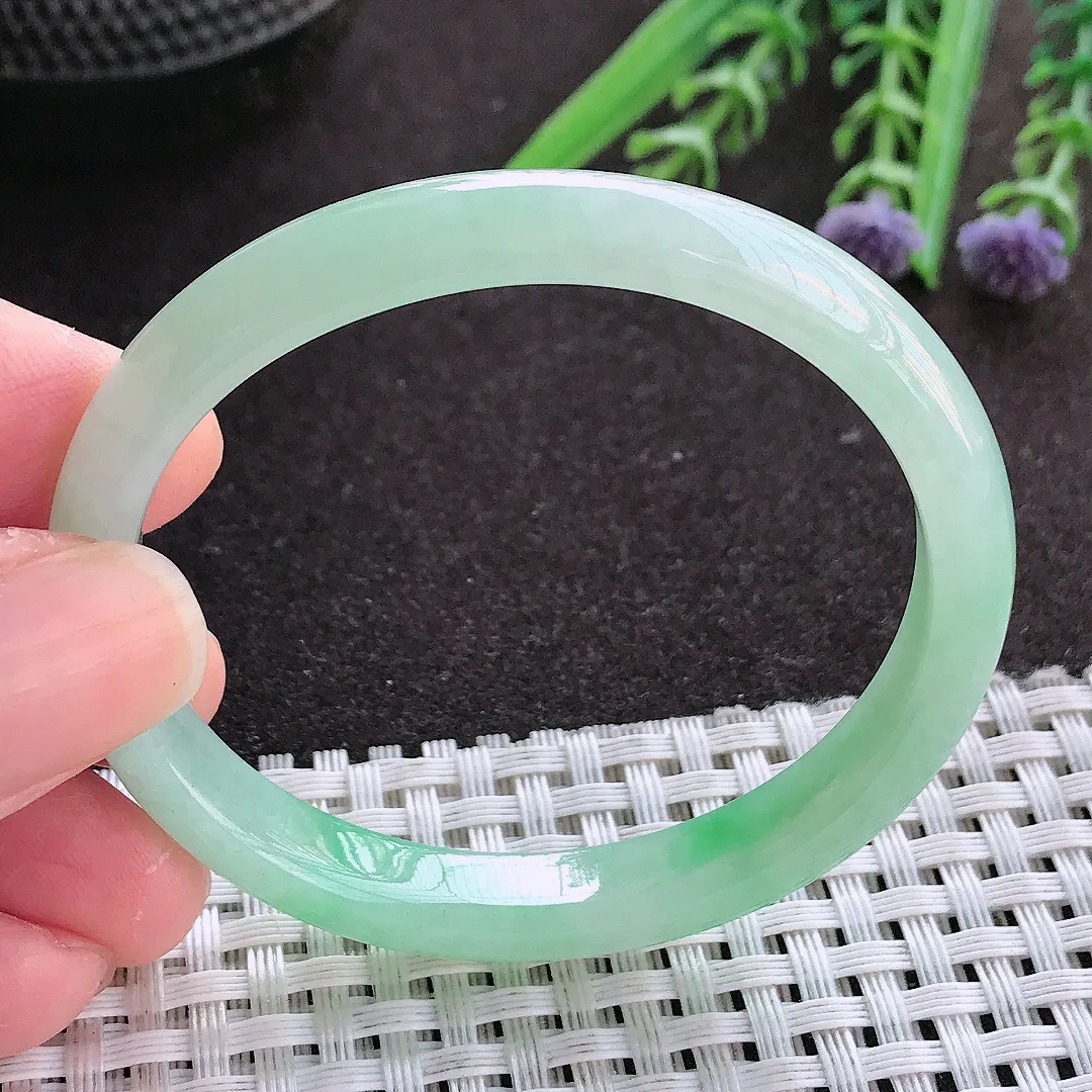 实拍翡翠A货49.5/45.8/8.2/5.8小圈口老坑冰胶飘阳绿贵妃手镯翡翠玉镯女款百搭