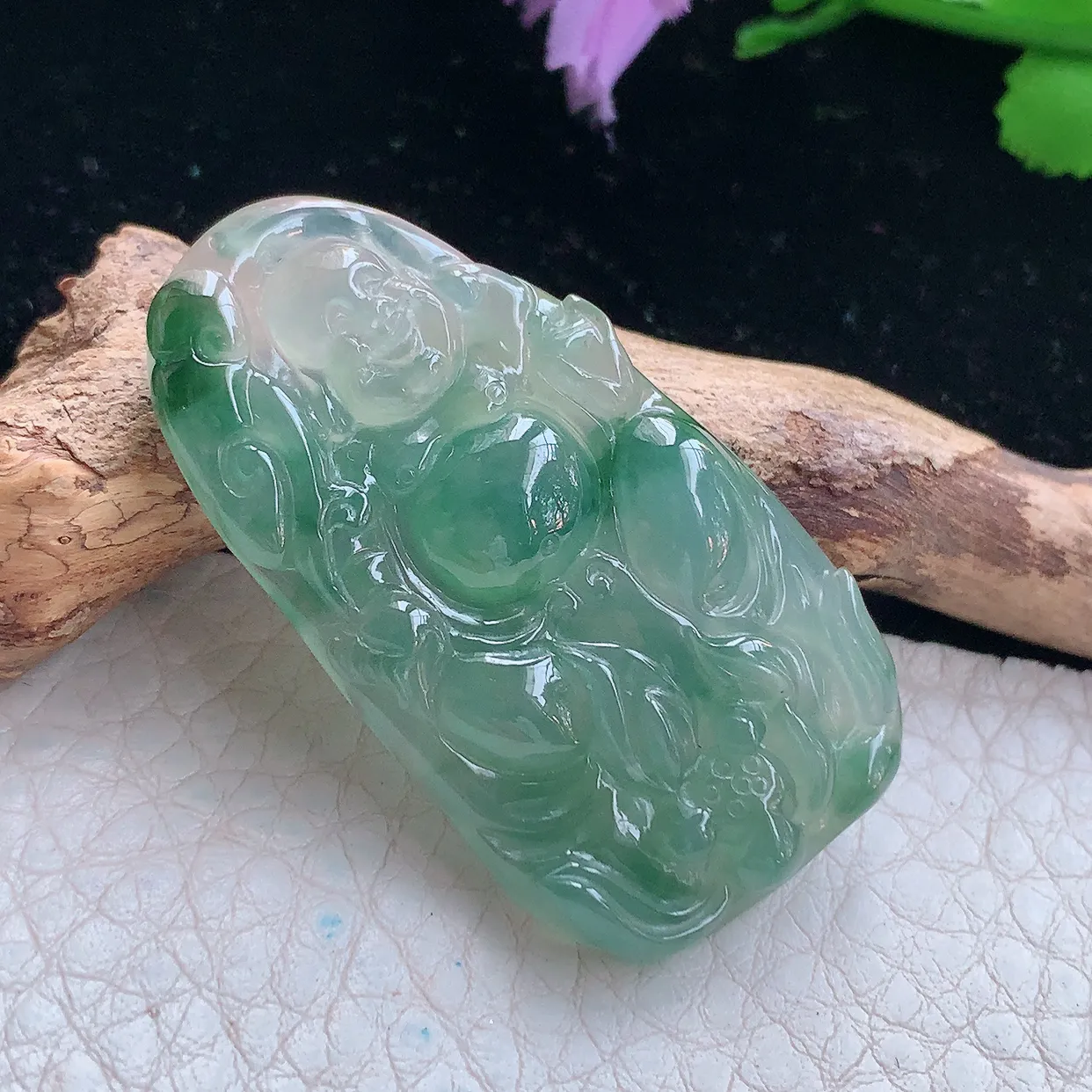 Ktj实拍43*23*4.8天然缅甸翡翠冰种站佛吊坠布袋佛玉坠