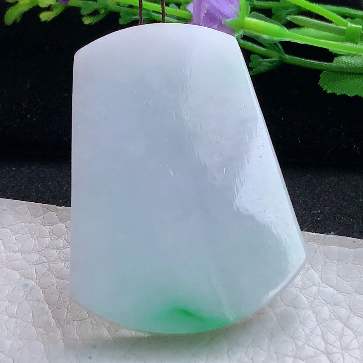 zen实拍55.6*41.8*6.2天然缅甸翡翠飘绿无事牌吊坠