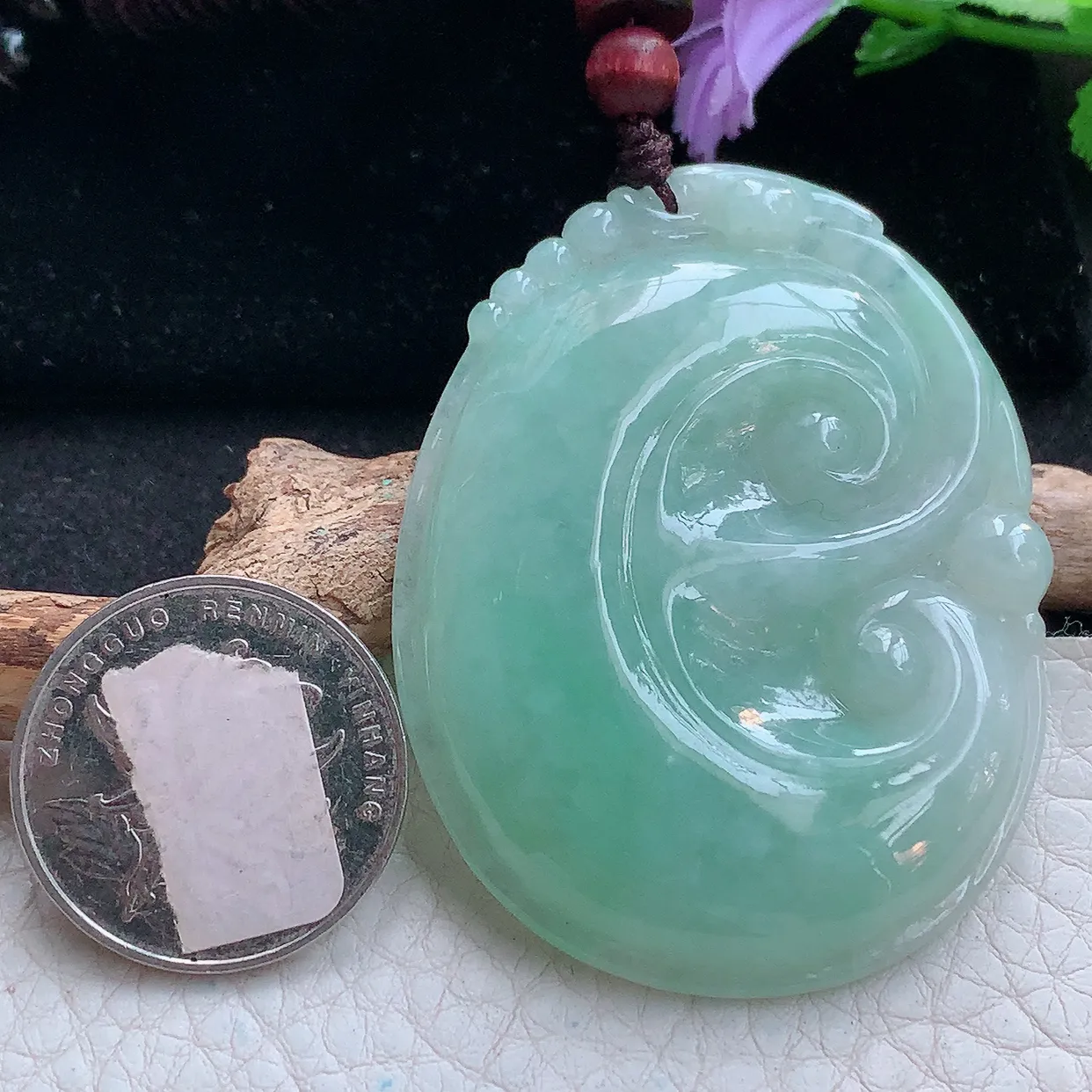 zen实拍55*42.8*6.5天然缅甸翡翠淡绿大如意吊坠 吉祥如意毛衣坠