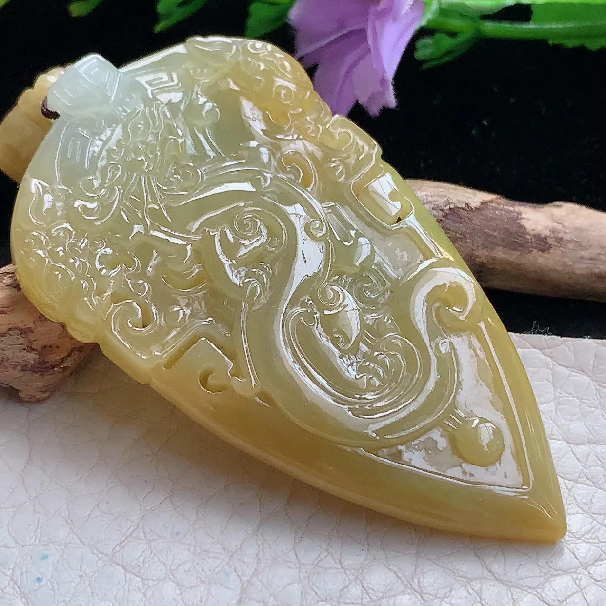 lz实拍65.6*37.8*6.3缅甸翡翠黄翡仿古龙吊坠