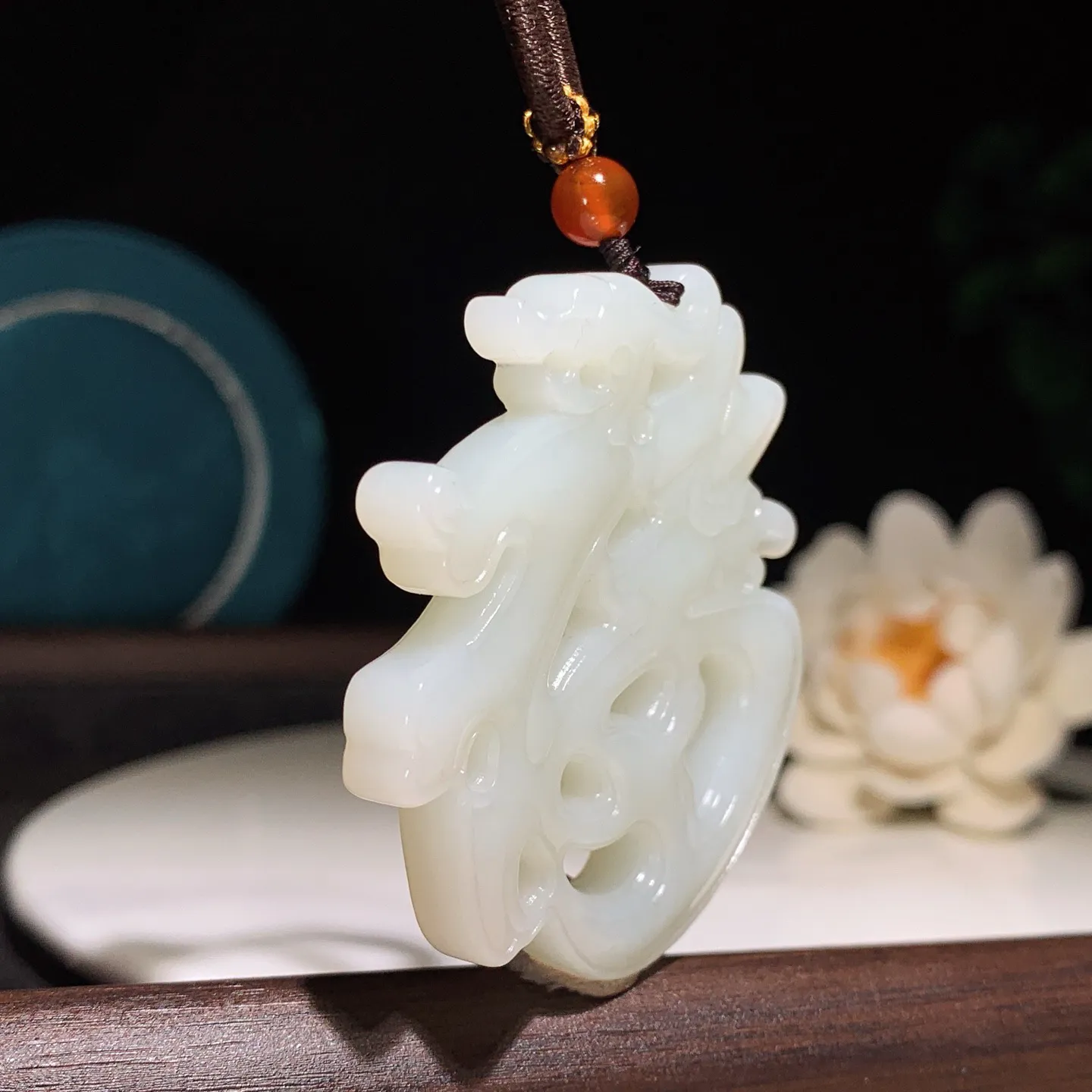 和田玉白玉福字挂件。尺寸50/45/7重27.6克 玉质细腻油润 底色纯净 脂粉好，品质好。lt25