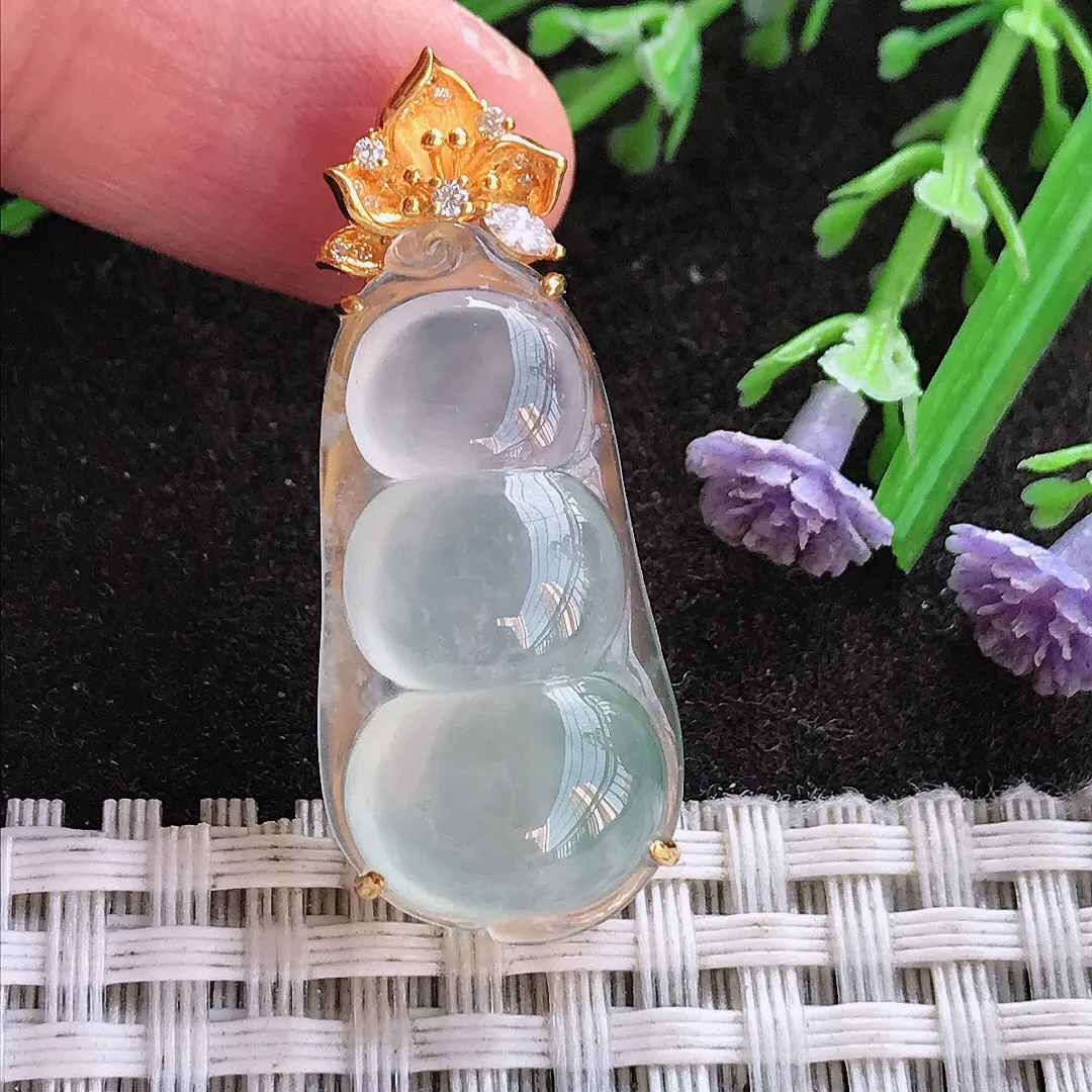 实拍A货翡翠37/15/9.2老坑18k金镶嵌冰种四季豆吊坠翡翠饱满福豆挂件