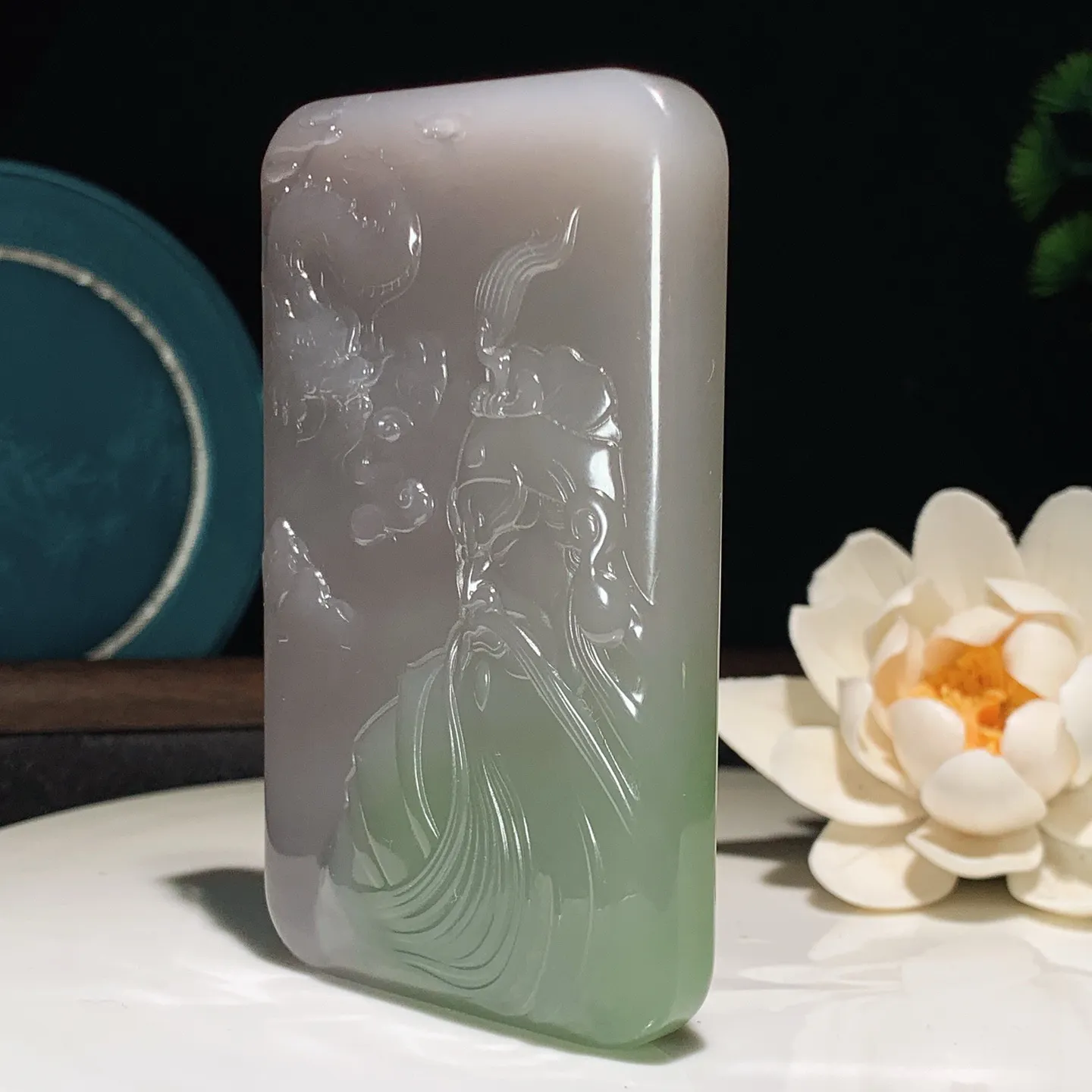 和田玉青海翠翠青武财神关公牌子挂件。尺寸85/51/11.5重132克 玉质细腻油润 底色纯净 脂粉好，品质好。lt251019