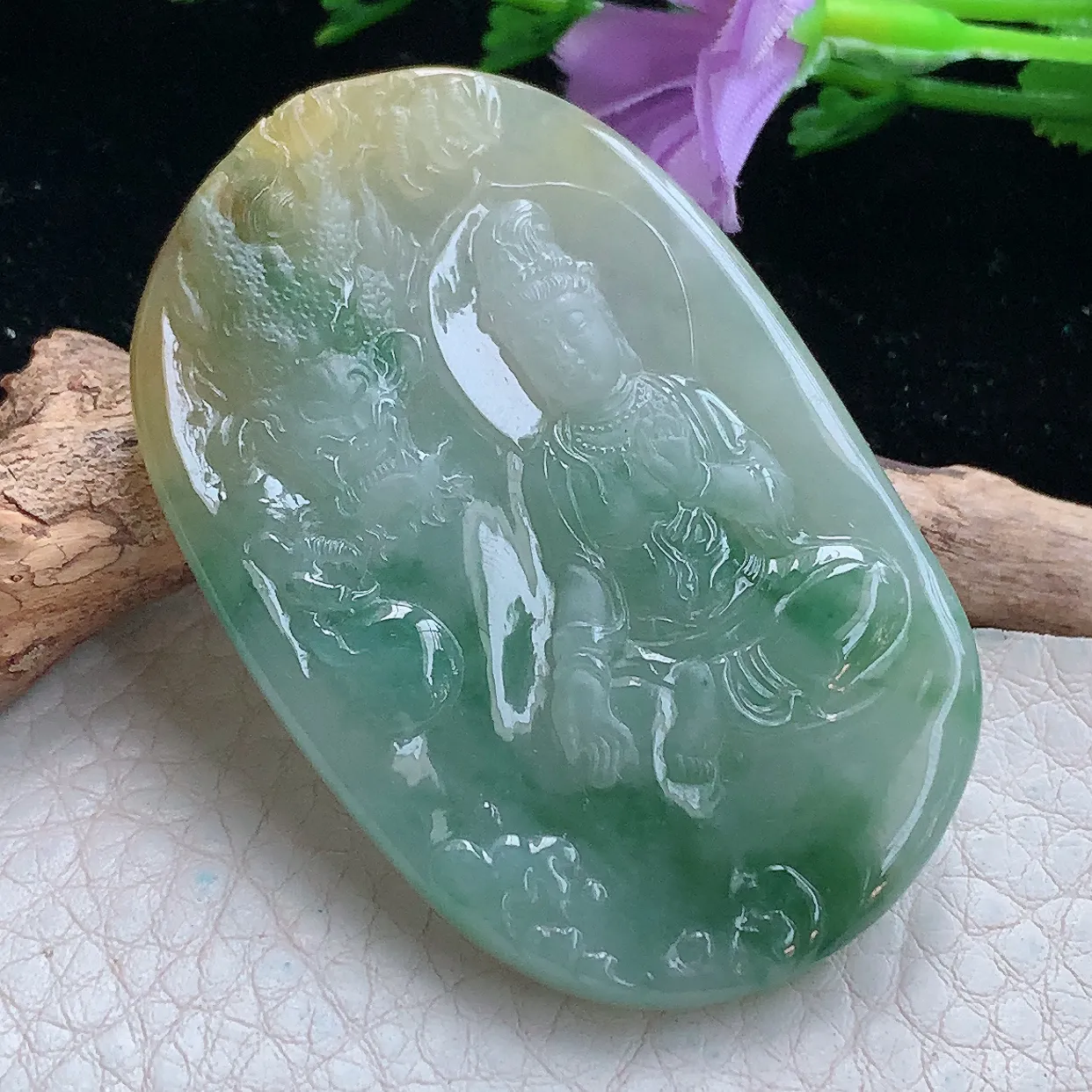 lz实拍55.5*36.2*5缅甸翡翠精雕三彩御龙观音吊坠 黄加绿自在菩萨玉坠