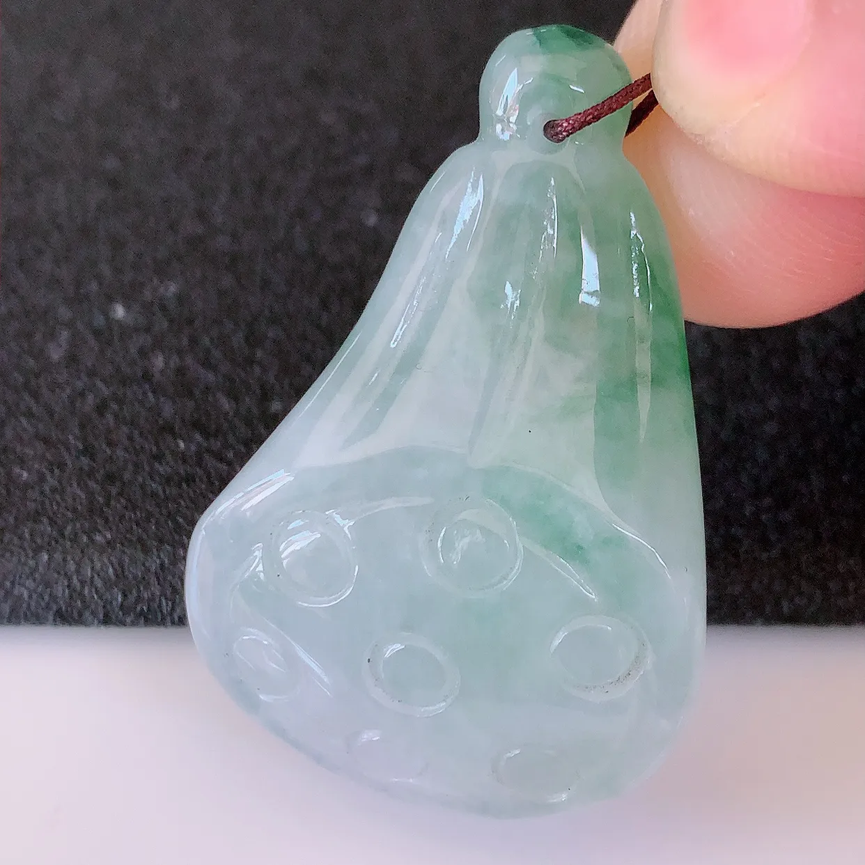 自然光实拍，冰润飘花翡翠招财莲蓬吊坠，水润精细，寓意路路都通，有着促进事业有运！#46.7