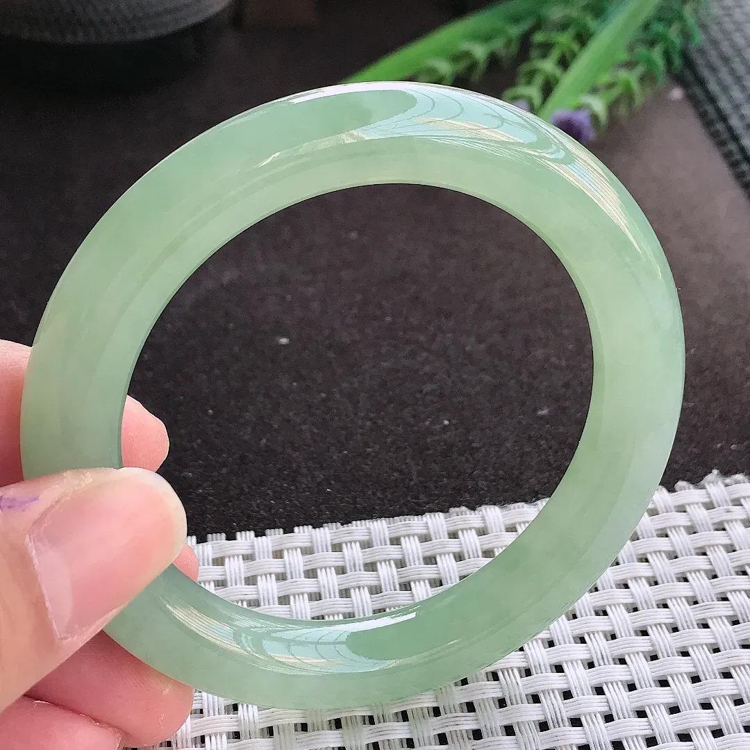 实拍翡翠A货56/10.2/10.4老坑冰胶果冻冰晴满甜绿圆条手镯翡翠玉镯女款百搭