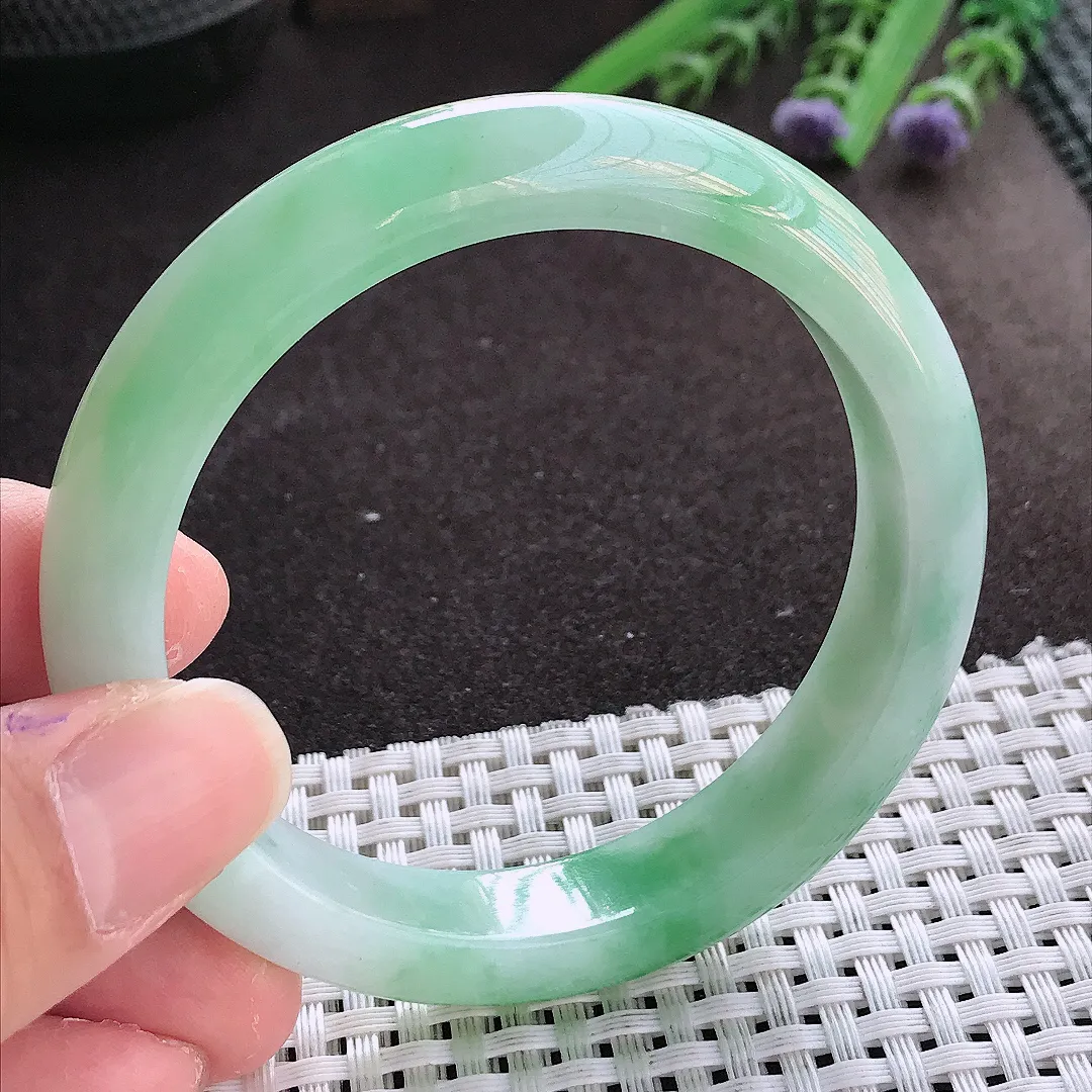 实拍翡翠A货56/12.3/8.4老坑冰润飘绿手镯翡翠玉镯女款百搭