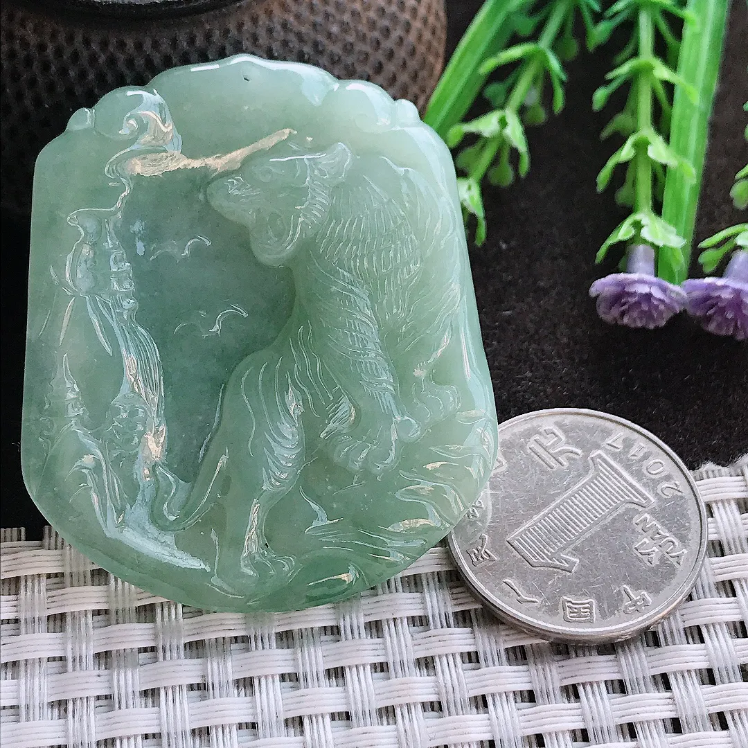 实拍A货翡翠51.2/43.6/5.5老坑冰胶水灵冰晴绿上山虎虎牌吊坠翡翠挂件