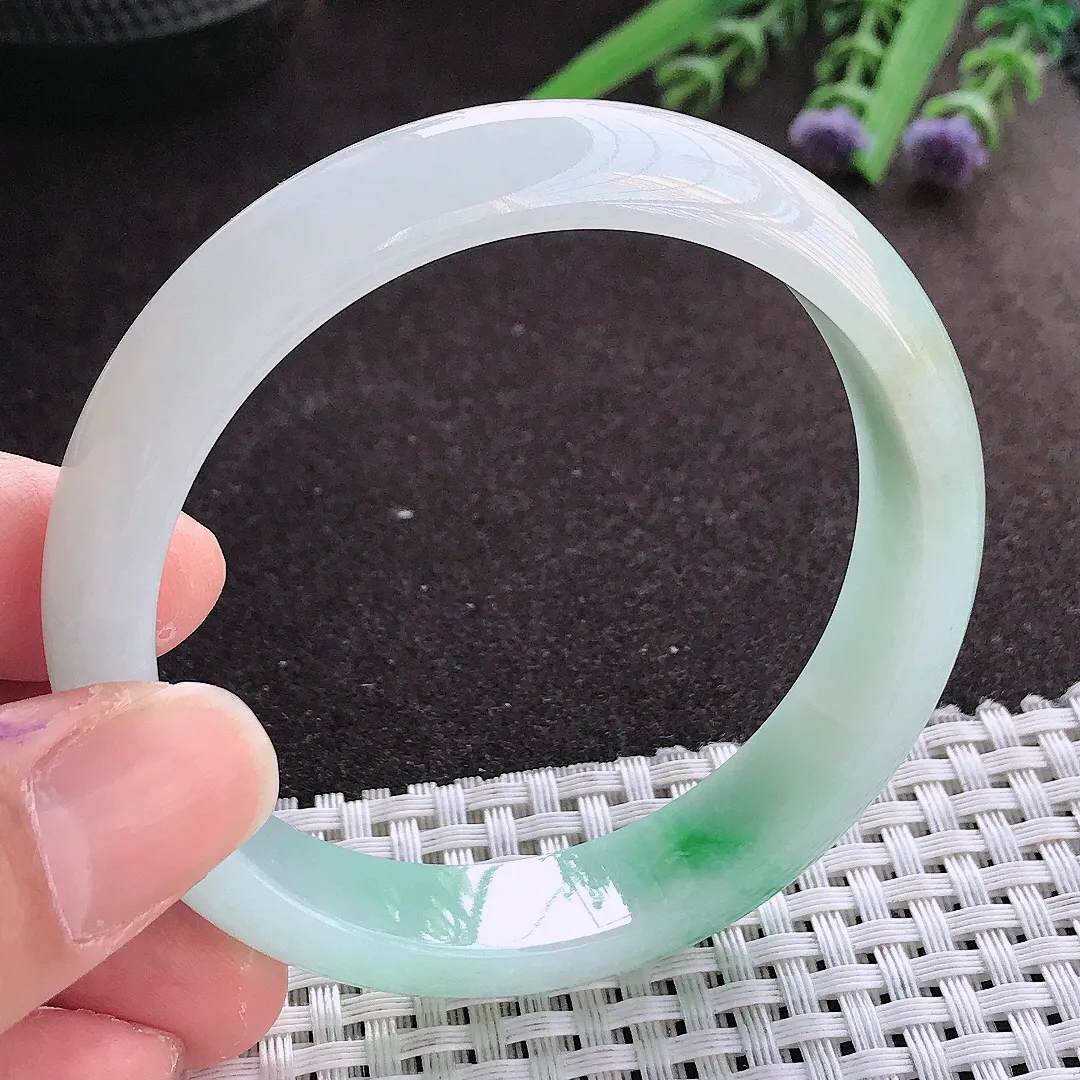 实拍翡翠A货57/13/7.2老坑秀气冰润飘绿手镯翡翠玉镯女款百搭