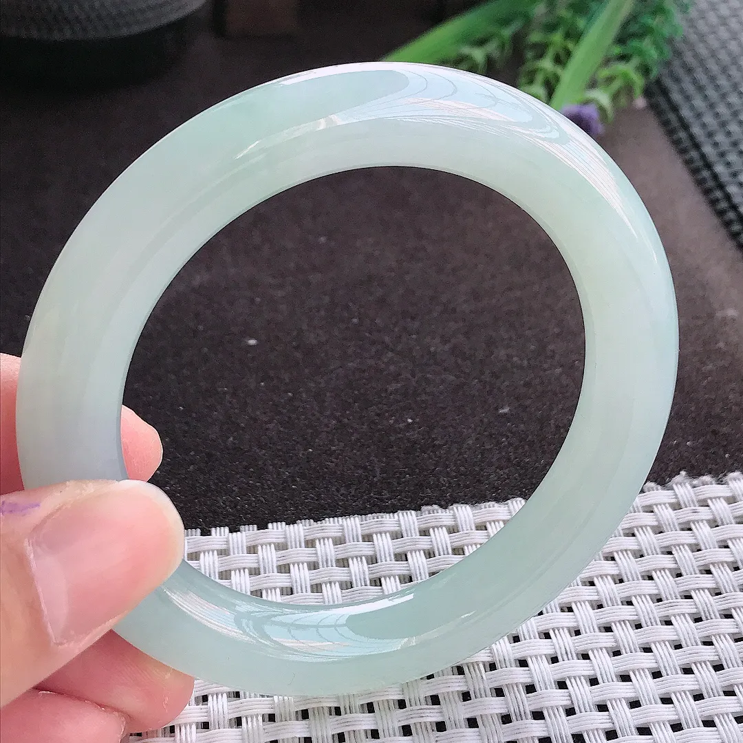 实拍翡翠A货57/10.3/11老坑冰纯果冻胶冰晴天空蓝圆条手镯翡翠玉镯女款