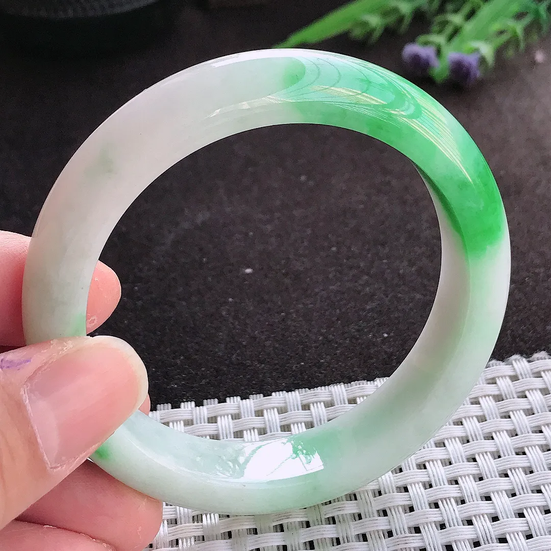 实拍翡翠A货56/13/8.8老坑精美飘阳绿手镯宽边玉镯女款手环