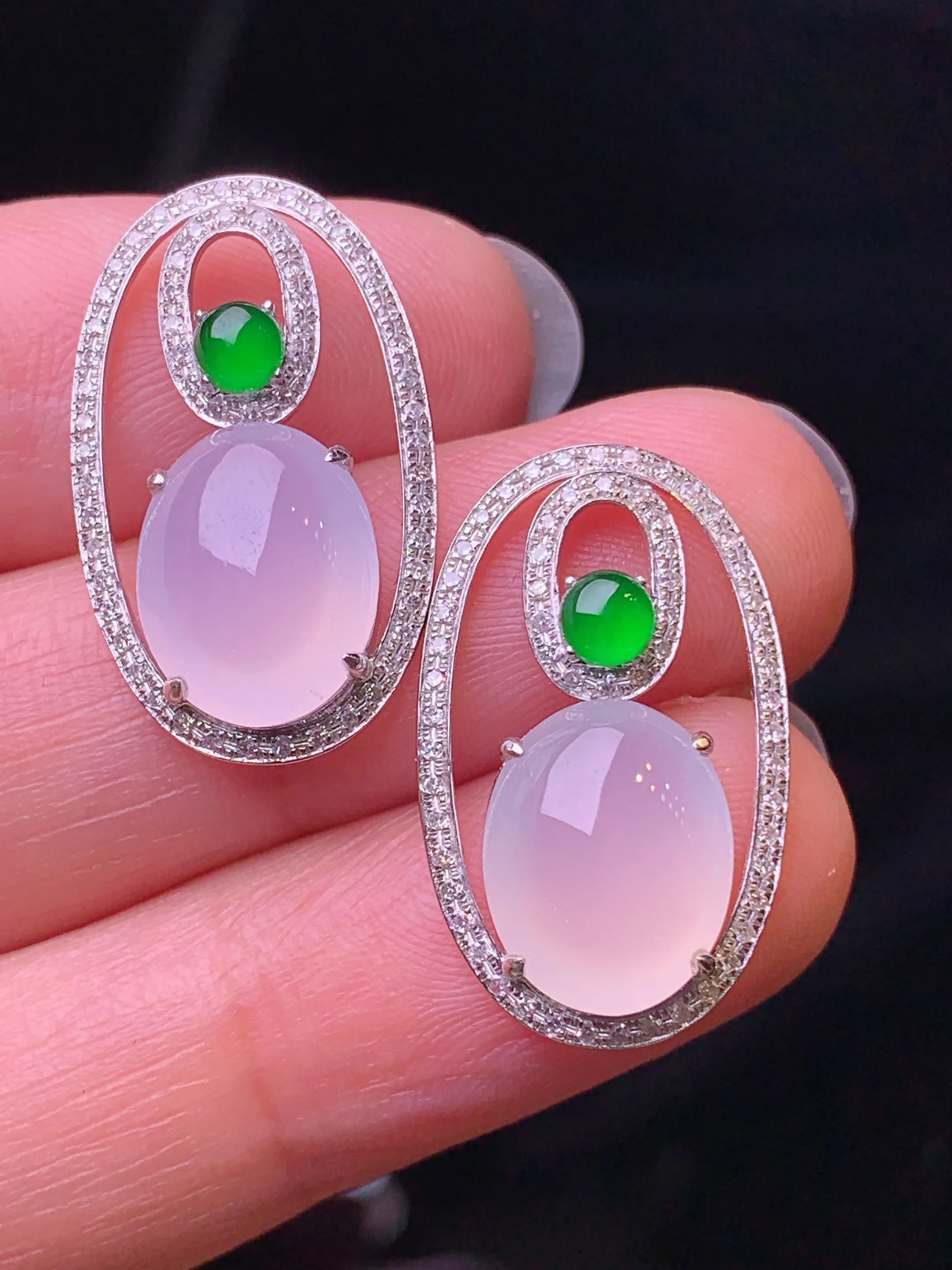 18k金钻镶嵌冰种蛋面耳坠吊坠两用款 玉质细腻 色泽艳丽清新 整体尺寸22.2*13.6*5.2