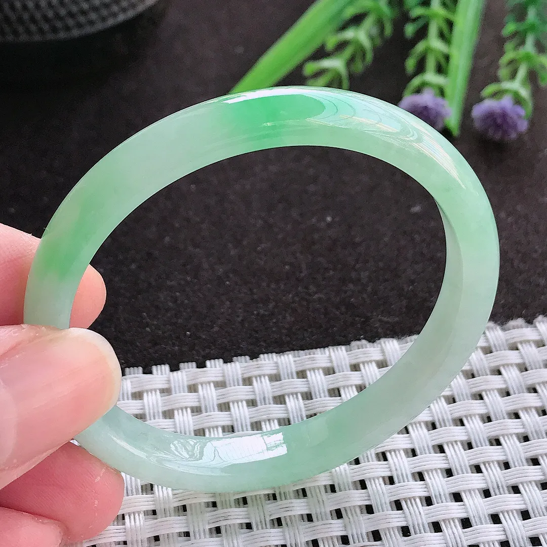 实拍翡翠A货49.5/45.8/8.2/5.8小圈口老坑冰胶飘阳绿贵妃手镯翡翠玉镯女款百搭