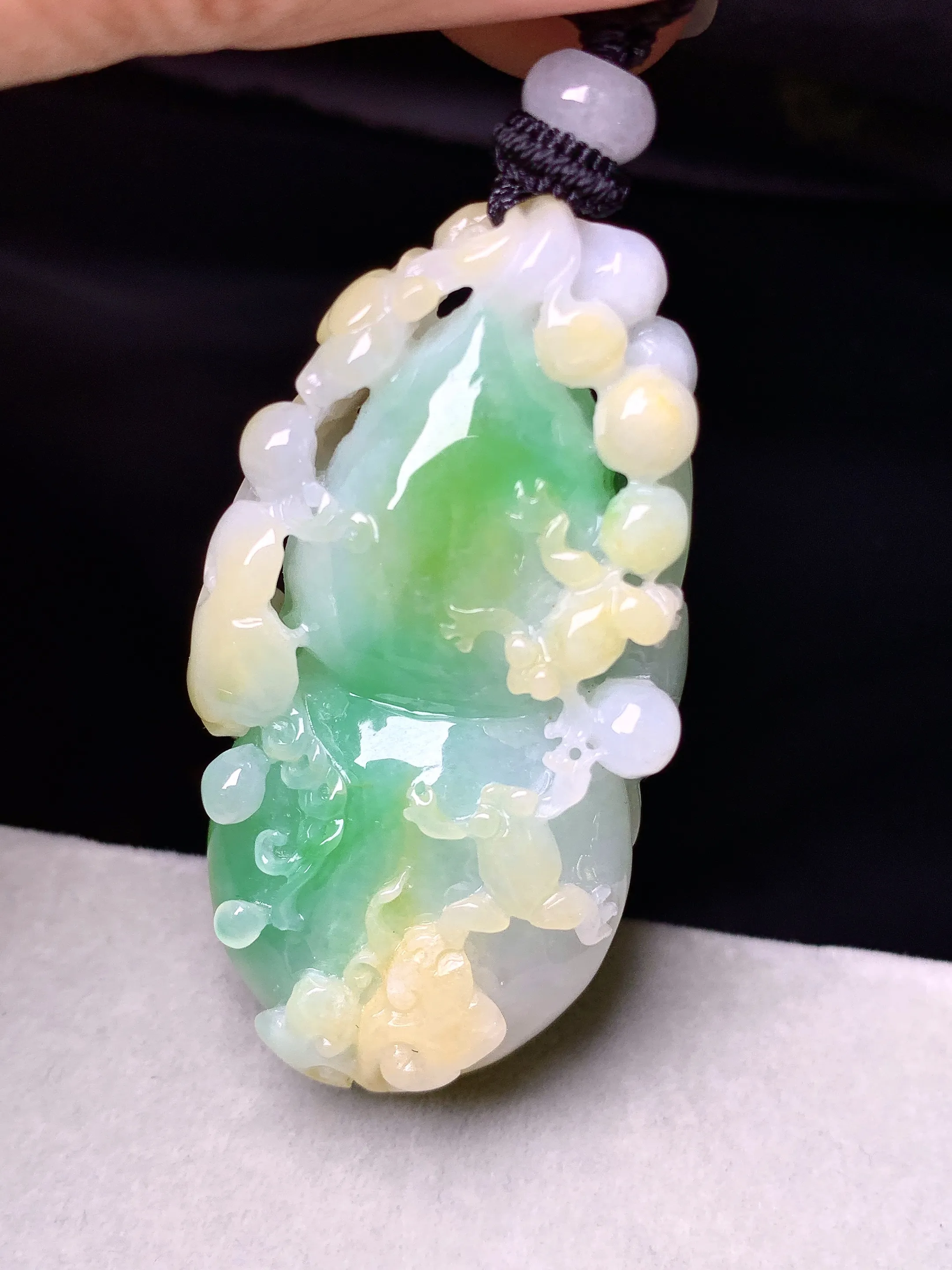 飘黄绿翡葫芦吊坠 玉质细腻 色泽艳丽清新 整体尺寸 47.5*26*14.8