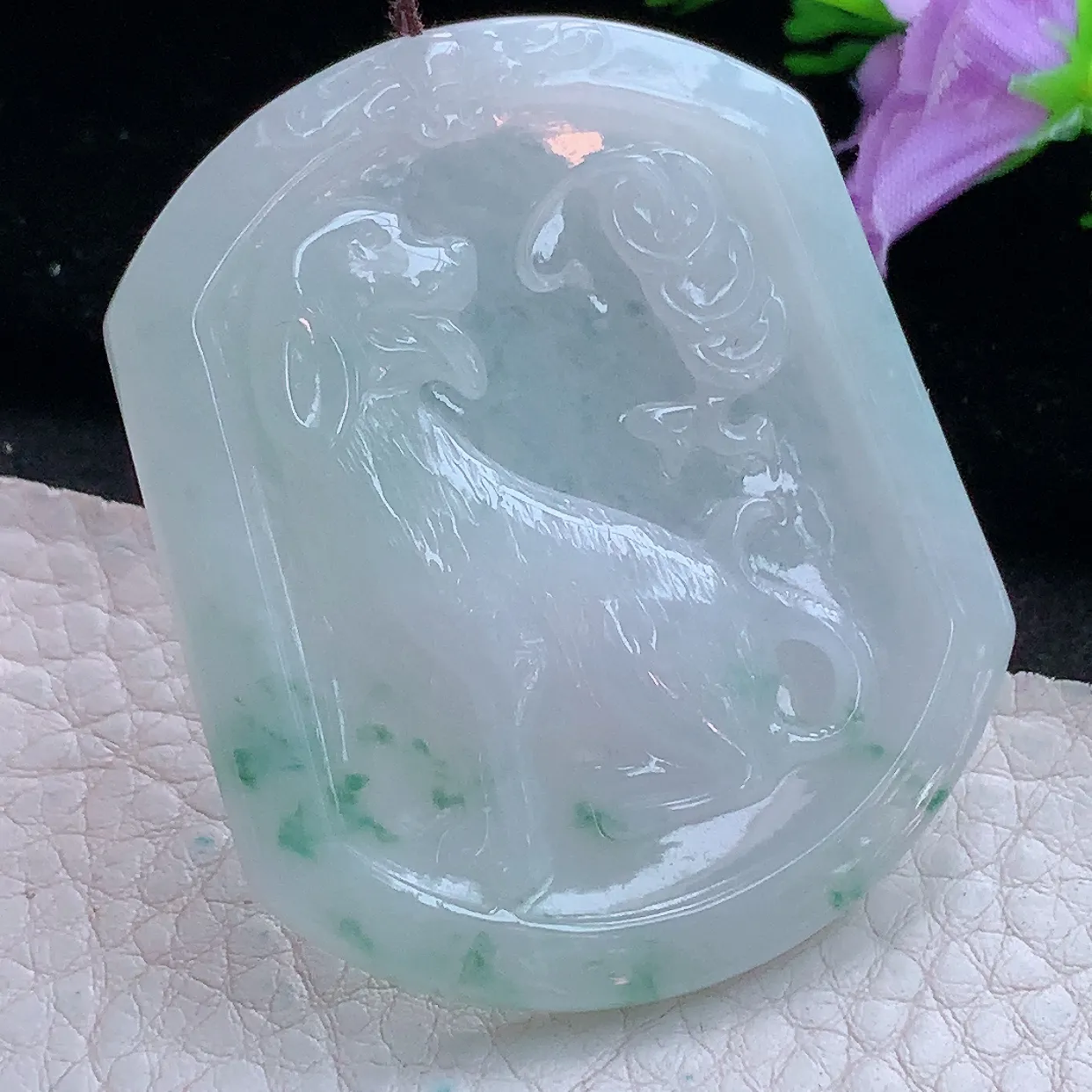 kh实拍50*42.6*5缅甸翡翠精雕飘花冰透生肖狗玉坠 旺财守护神项坠