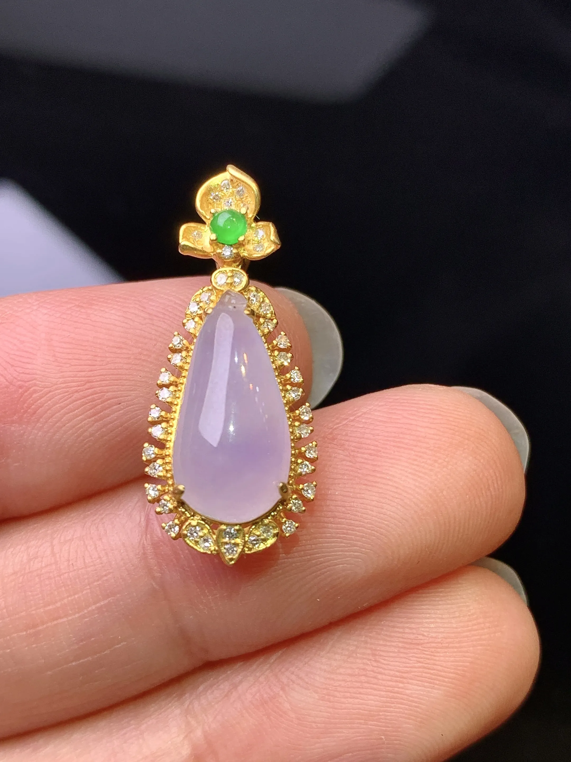 18k金钻镶嵌淡紫罗兰葫芦水滴多用项链吊坠 玉质细腻 色泽艳丽清新 整体尺寸25.2*10.6*8.2