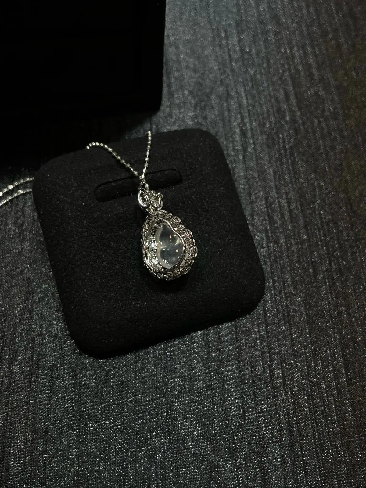 冰种 起光 小葫芦吊坠

18k金镶嵌