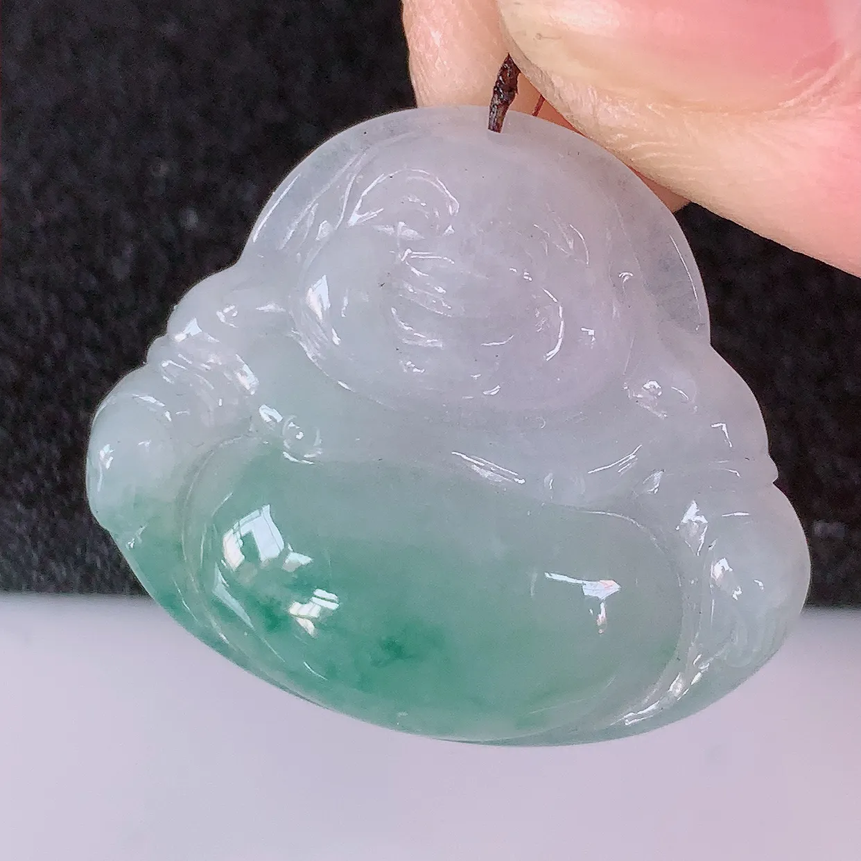 自然光实拍，冰飘花翡翠佛公吊坠，玉笑佛，饱满，开 脸喜庆， 配戴优雅迷人！#57.7