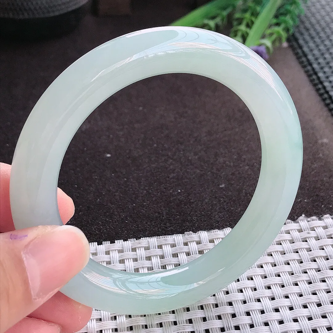 实拍翡翠A货57/10.3/11老坑冰纯果冻胶冰晴天空蓝圆条手镯翡翠玉镯女款