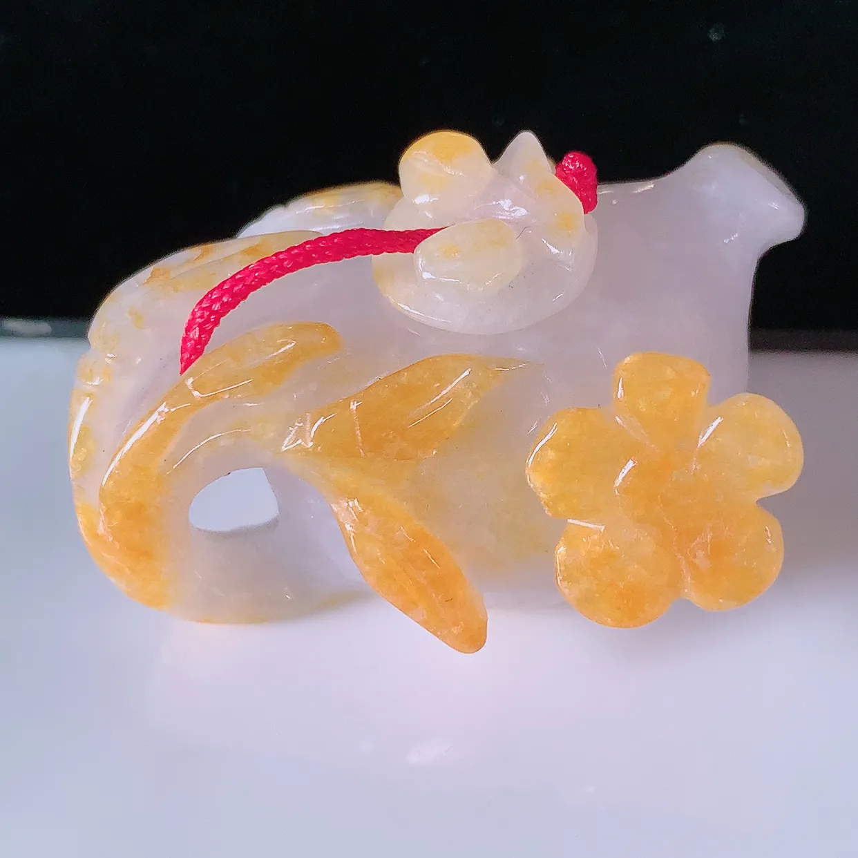 自然光实拍，水润黄翡双彩翡翠茶壶，翠色灵动，玉质细腻，颜色漂亮，品相佳#01.10