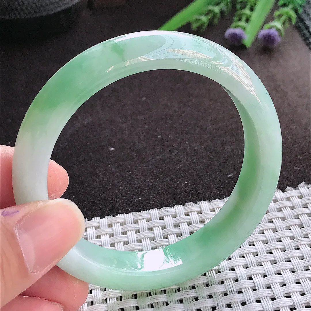 实拍翡翠A货56/12.3/8.4老坑冰润飘绿手镯翡翠玉镯女款百搭