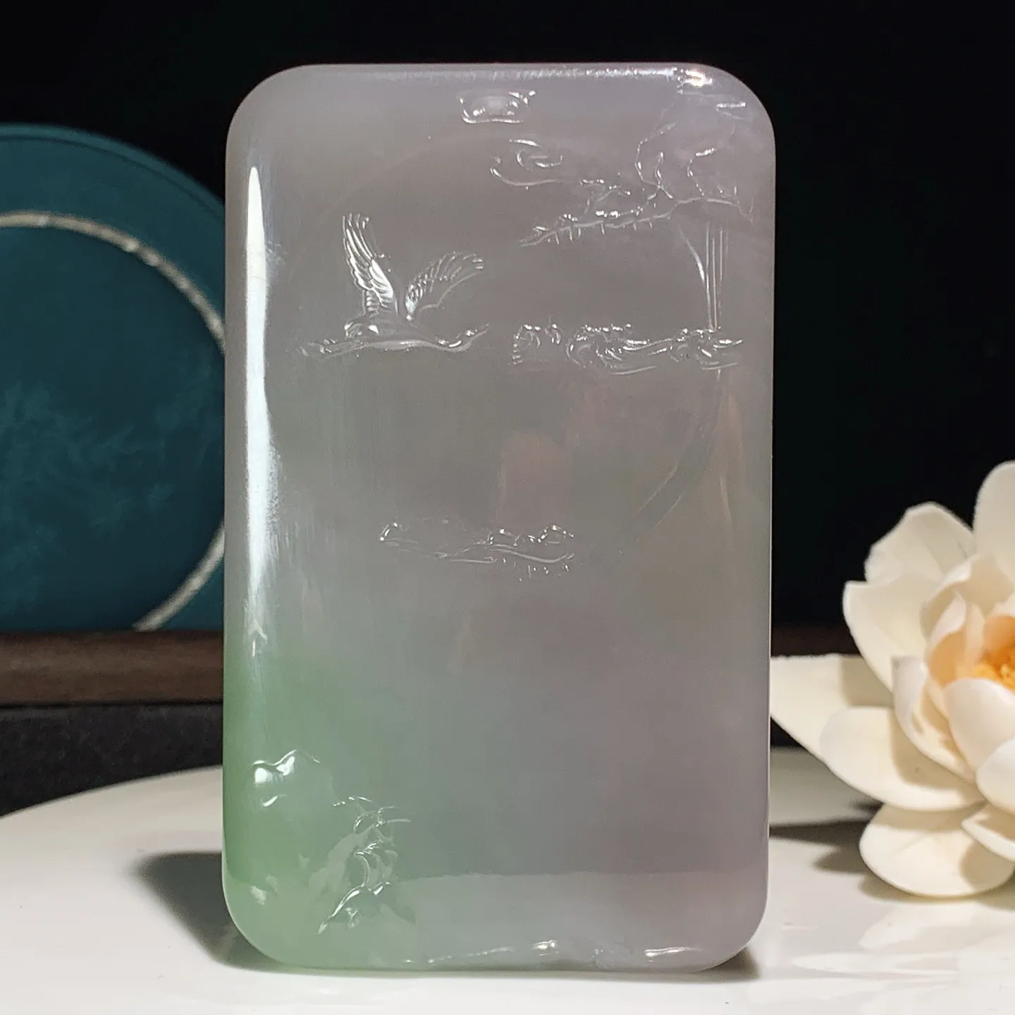 和田玉青海翠翠青武财神关公牌子挂件。尺寸85/51/11.5重132克 玉质细腻油润 底色纯净 脂粉好，品质好。lt251019